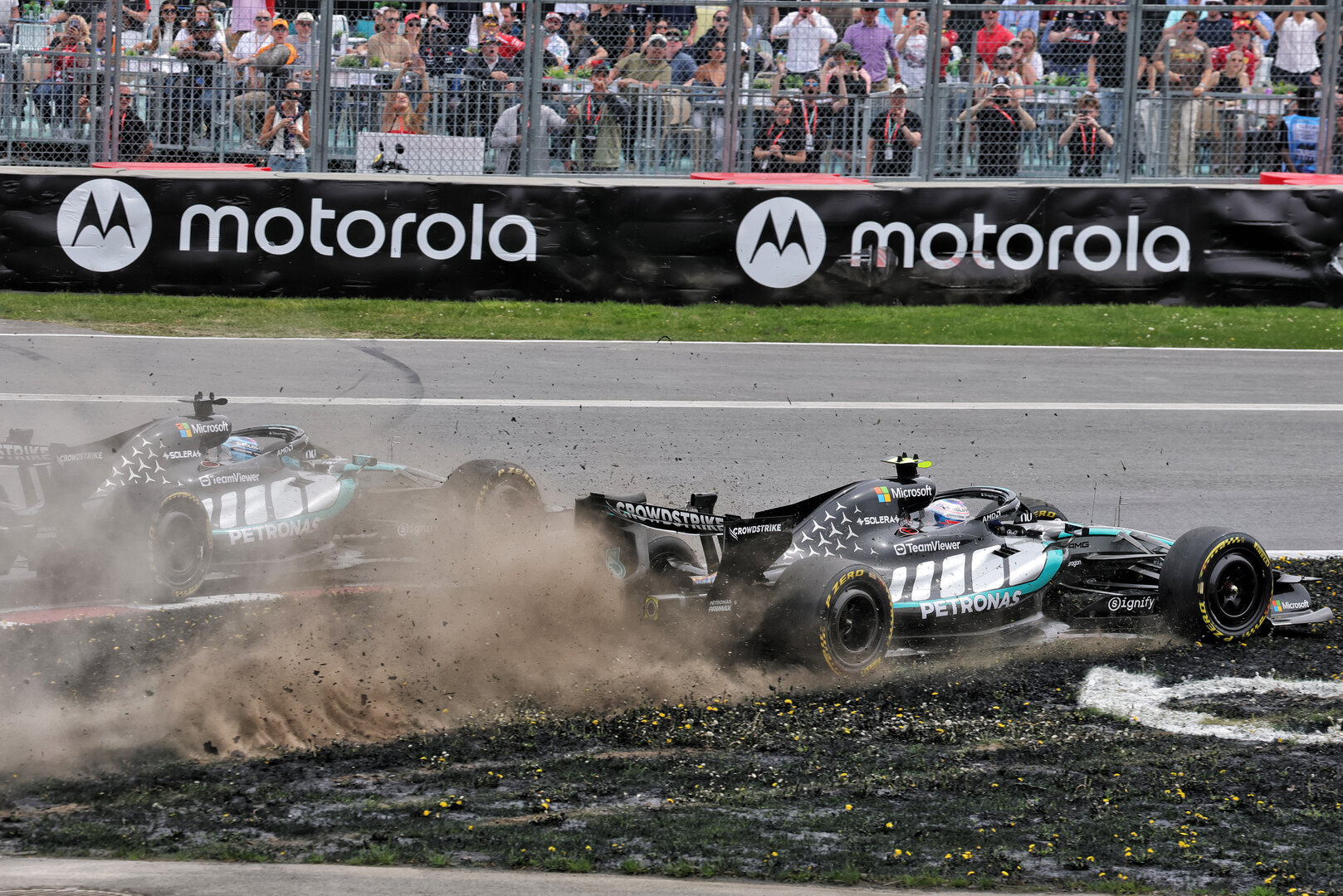 GP CANADA, George Russell (GBR) Mercedes AMG Formula One Team W17 e Andrea Kimi Antonelli (ITA) Mercedes AMG Formula One Team W17 battle for the lead of the Sprint race.
23.05.2026. Formula 1 World Championship, Rd 5, Canadian Grand Prix, Montreal, Canada, Sprint e Qualifiche Day.
- www.xpbimages.com, EMail: requests@xpbimages.com © Copyright: Moy / XPB Images