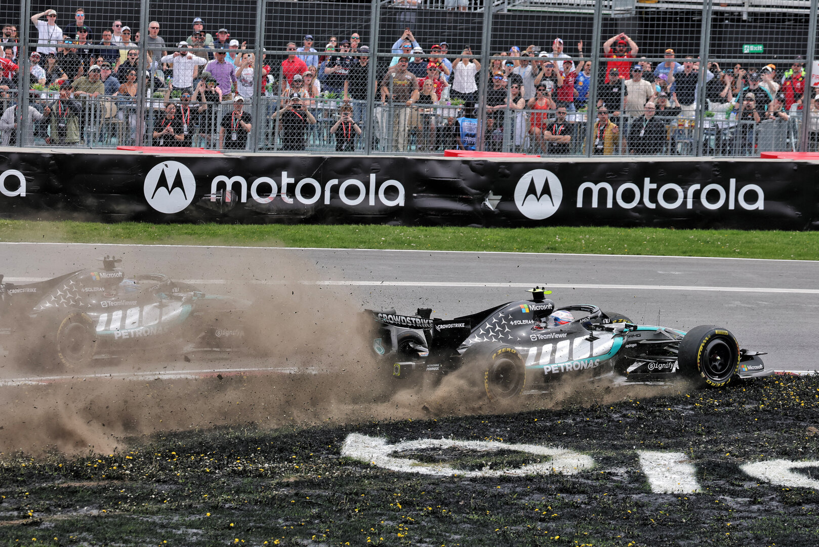 GP CANADA, George Russell (GBR) Mercedes AMG Formula One Team W17 e Andrea Kimi Antonelli (ITA) Mercedes AMG Formula One Team W17 battle for the lead of the Sprint race.
23.05.2026. Formula 1 World Championship, Rd 5, Canadian Grand Prix, Montreal, Canada, Sprint e Qualifiche Day.
- www.xpbimages.com, EMail: requests@xpbimages.com © Copyright: Moy / XPB Images