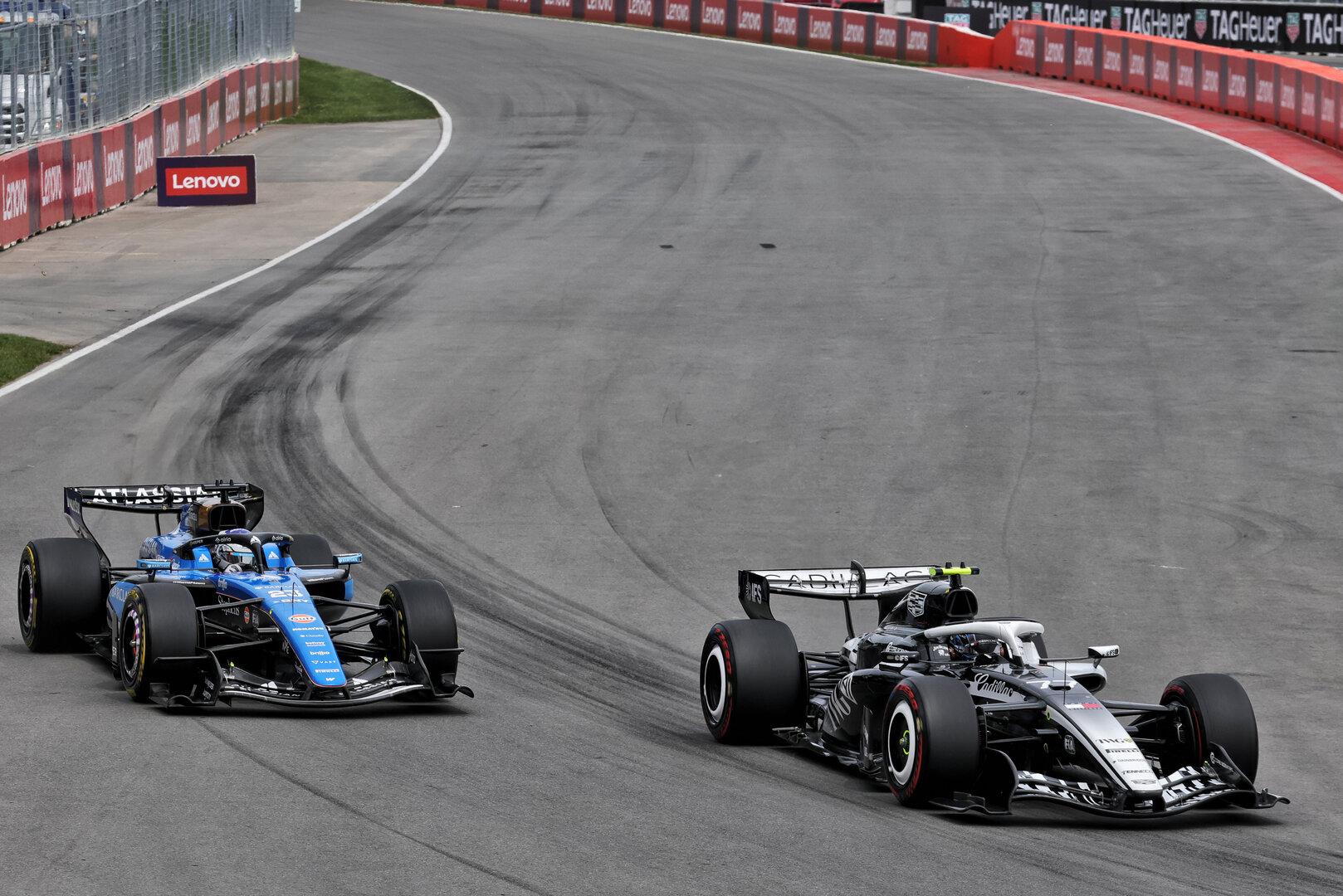 GP CANADA, Valtteri Bottas (FIN) Cadillac Formula 1 Team MAC-26 e Alexander Albon (THA) Williams F1 Team FW48.
23.05.2026. Formula 1 World Championship, Rd 5, Canadian Grand Prix, Montreal, Canada, Sprint e Qualifiche Day.
- www.xpbimages.com, EMail: requests@xpbimages.com © Copyright: Moy / XPB Images