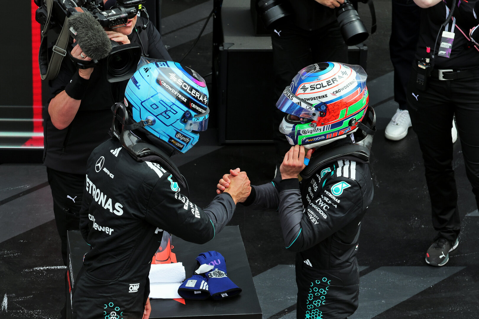 GP CANADA, (L to R): Gara winner George Russell (GBR) Mercedes AMG Formula One Team celebrates in Sprint parc ferme with third placed team mate Andrea Kimi Antonelli (ITA) Mercedes AMG Formula One Team.
23.05.2026. Formula 1 World Championship, Rd 5, Canadian Grand Prix, Montreal, Canada, Sprint e Qualifiche Day.
- www.xpbimages.com, EMail: requests@xpbimages.com © Copyright: Moy / XPB Images