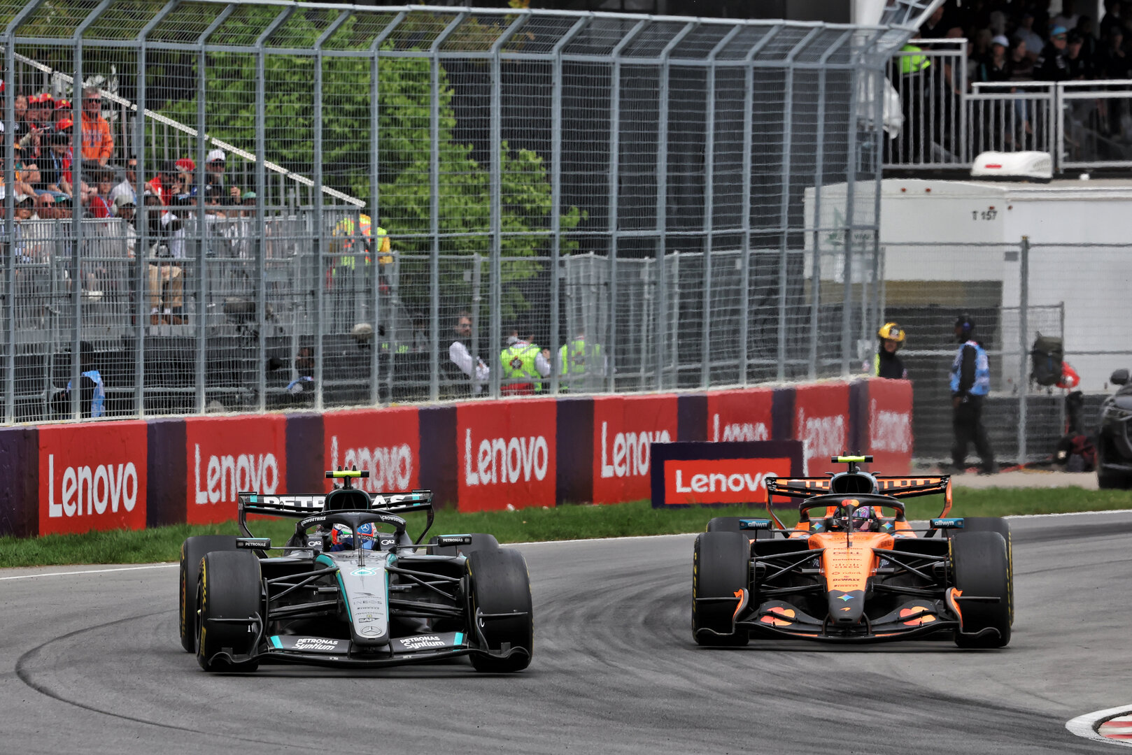 GP CANADA, Andrea Kimi Antonelli (ITA) Mercedes AMG Formula One Team W17 e Lewis Hamilton (GBR) Ferrari SF-26 battle for position.
23.05.2026. Formula 1 World Championship, Rd 5, Canadian Grand Prix, Montreal, Canada, Sprint e Qualifiche Day.
 - www.xpbimages.com, EMail: requests@xpbimages.com © Copyright: Dunbar / XPB Images