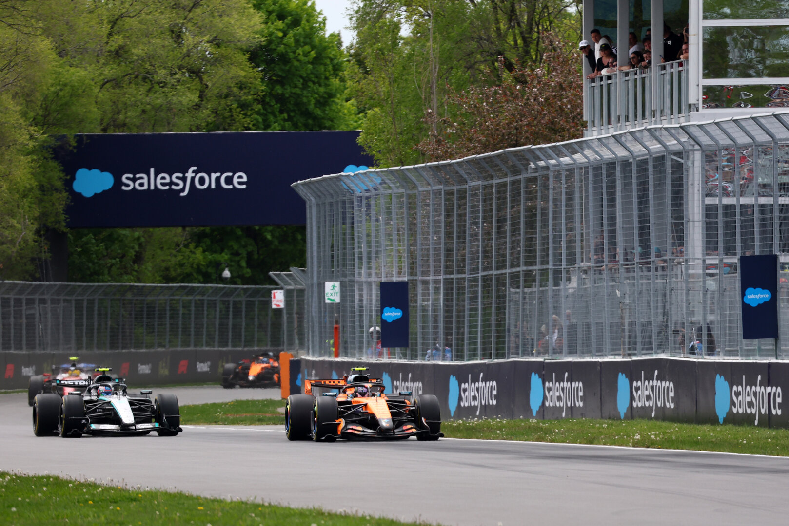 GP CANADA, Andrea Kimi Antonelli (ITA) Mercedes AMG Formula One Team W17 e Lando Norris (GBR) McLaren F1 Team MCL40 battle for position.
23.05.2026. Formula 1 World Championship, Rd 5, Canadian Grand Prix, Montreal, Canada, Sprint e Qualifiche Day.
- www.xpbimages.com, EMail: requests@xpbimages.com © Copyright: Bearne / XPB Images