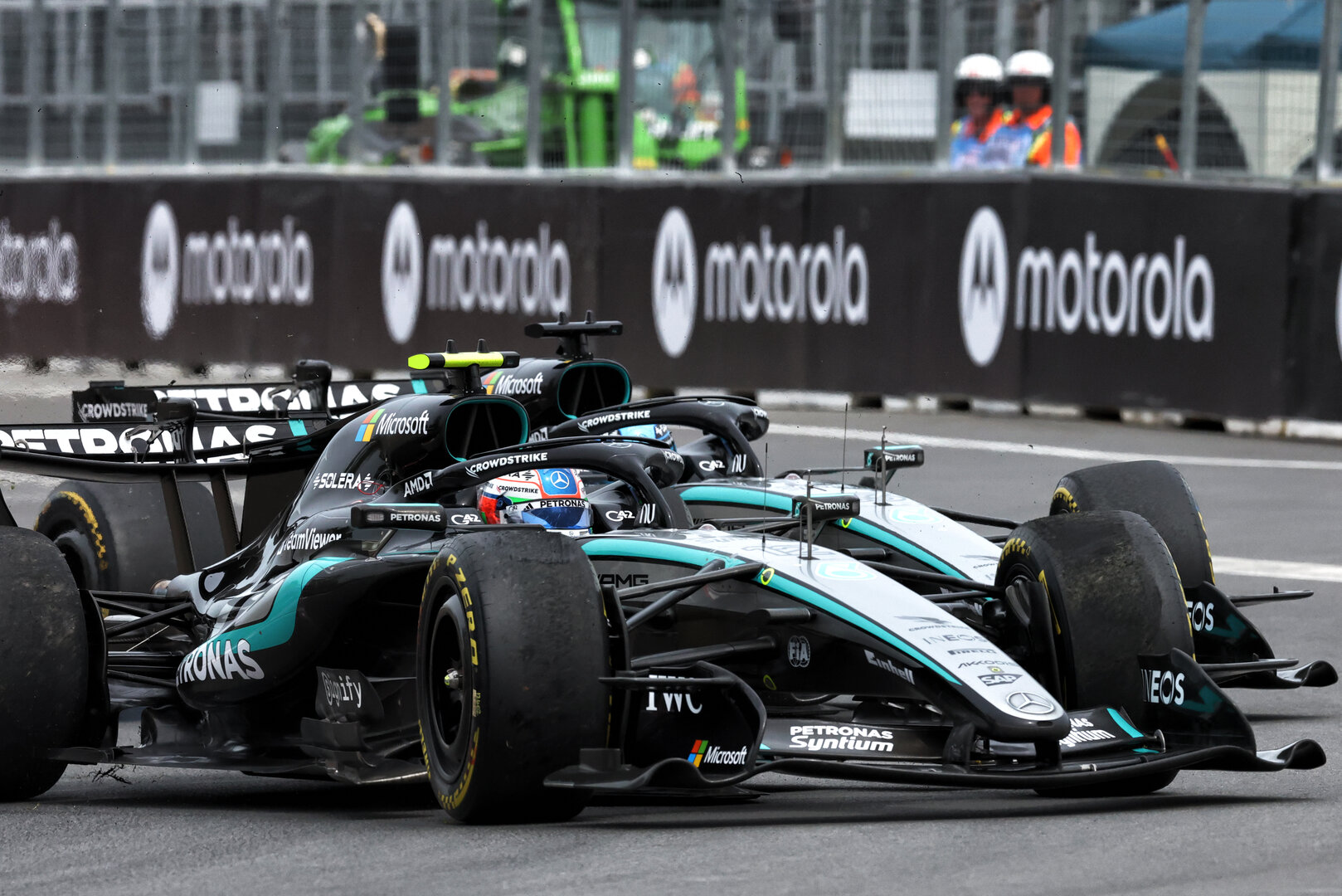 GP CANADA, Andrea Kimi Antonelli (ITA) Mercedes AMG Formula One Team W17 e team mate George Russell (GBR) Mercedes AMG Formula One Team W17 battle for position.
23.05.2026. Formula 1 World Championship, Rd 5, Canadian Grand Prix, Montreal, Canada, Sprint e Qualifiche Day.
- www.xpbimages.com, EMail: requests@xpbimages.com © Copyright: Charniaux / XPB Images