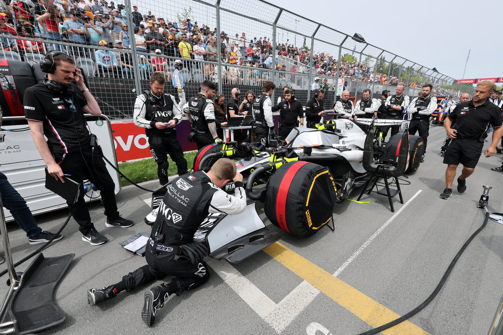 GP CANADA, Sergio Perez (MEX) Cadillac Formula 1 Team MAC-26 on the grid.
23.05.2026. Formula 1 World Championship, Rd 5, Canadian Grand Prix, Montreal, Canada, Sprint e Qualifiche Day.
- www.xpbimages.com, EMail: requests@xpbimages.com © Copyright: Moy / XPB Images