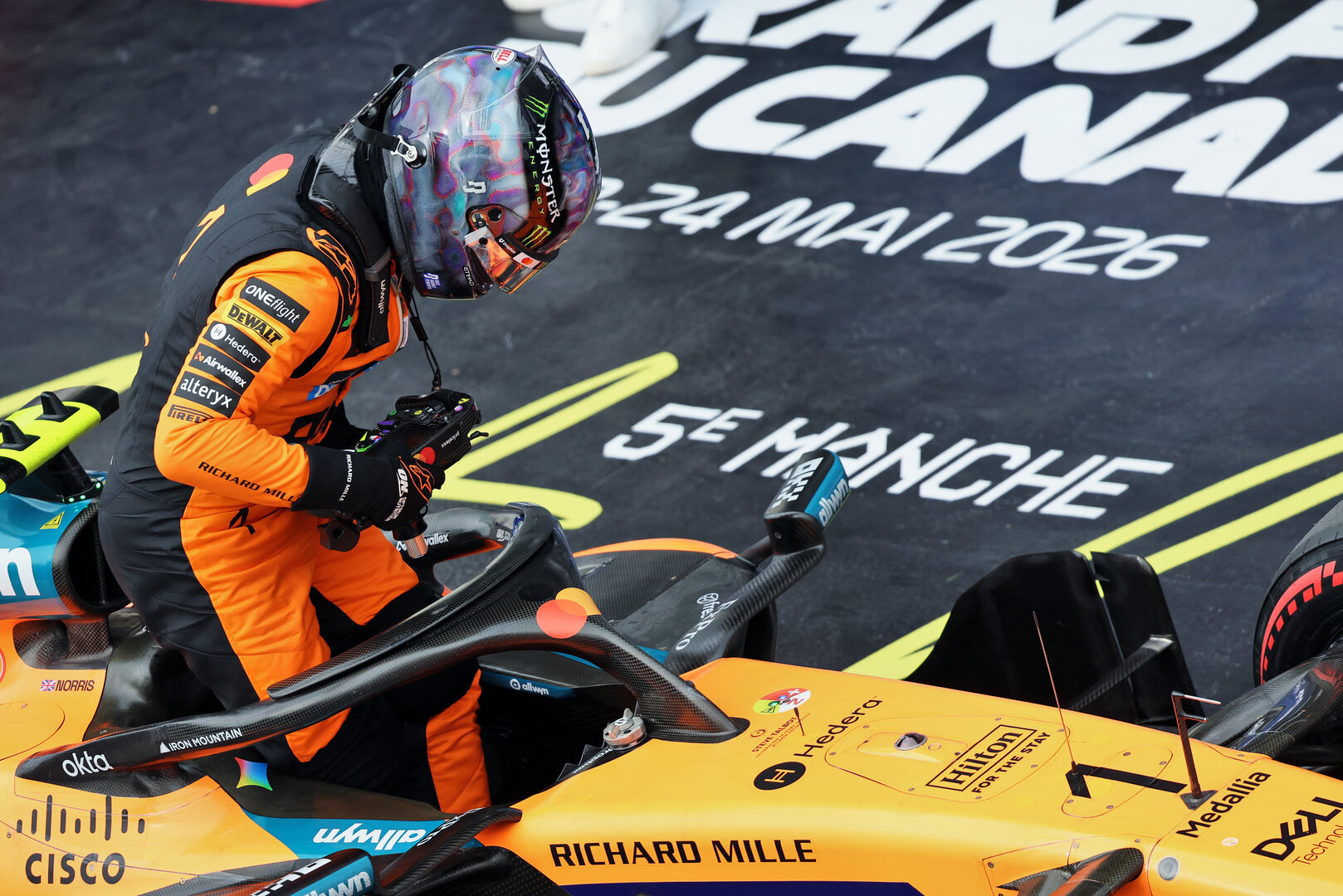GP CANADA, Lando Norris (GBR) McLaren F1 Team MCL40 in qualifying parc ferme.
23.05.2026. Formula 1 World Championship, Rd 5, Canadian Grand Prix, Montreal, Canada, Sprint e Qualifiche Day.
- www.xpbimages.com, EMail: requests@xpbimages.com © Copyright: Batchelor / XPB Images