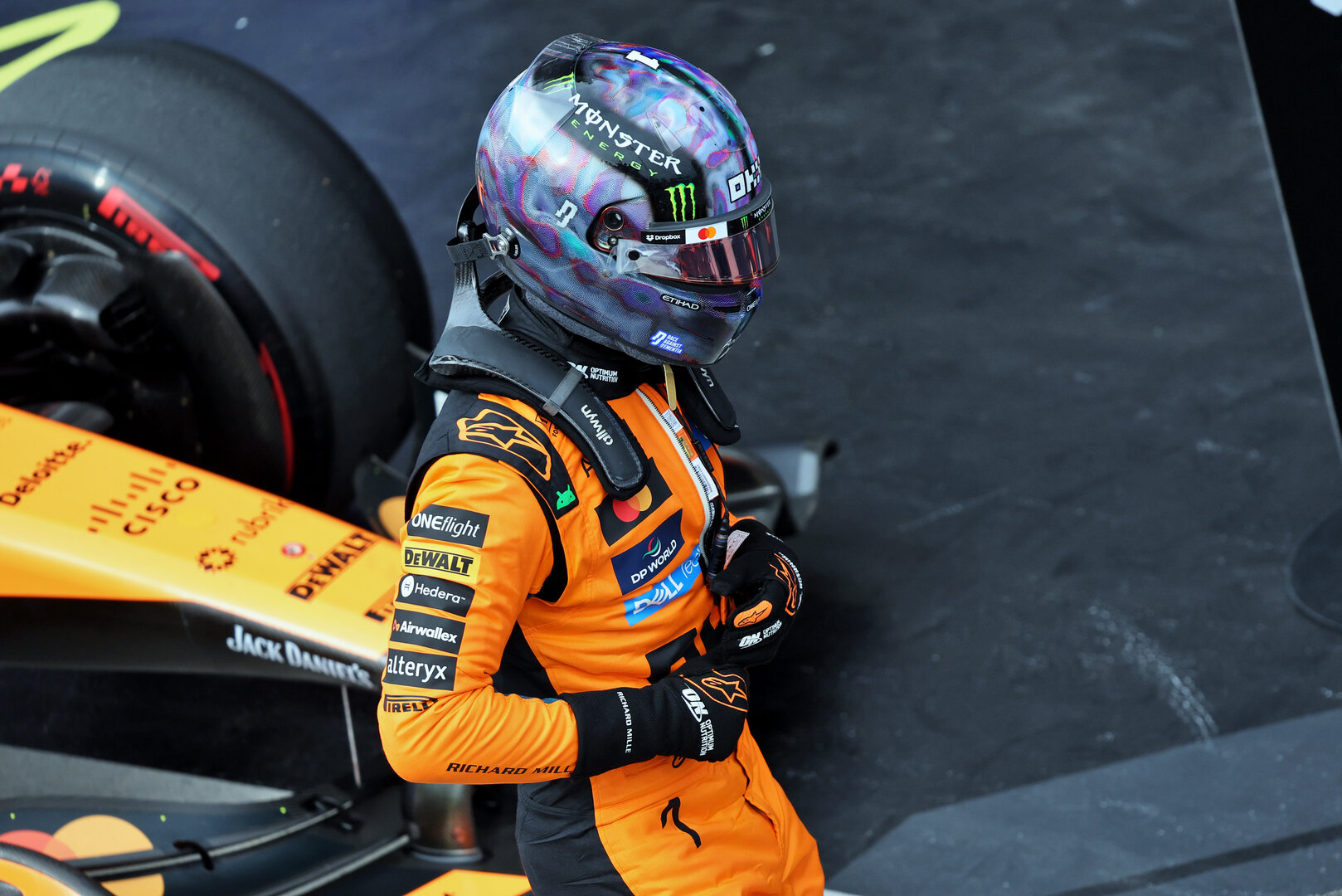 GP CANADA, Lando Norris (GBR) McLaren F1 Team MCL40 in qualifying parc ferme.
23.05.2026. Formula 1 World Championship, Rd 5, Canadian Grand Prix, Montreal, Canada, Sprint e Qualifiche Day.
- www.xpbimages.com, EMail: requests@xpbimages.com © Copyright: Batchelor / XPB Images