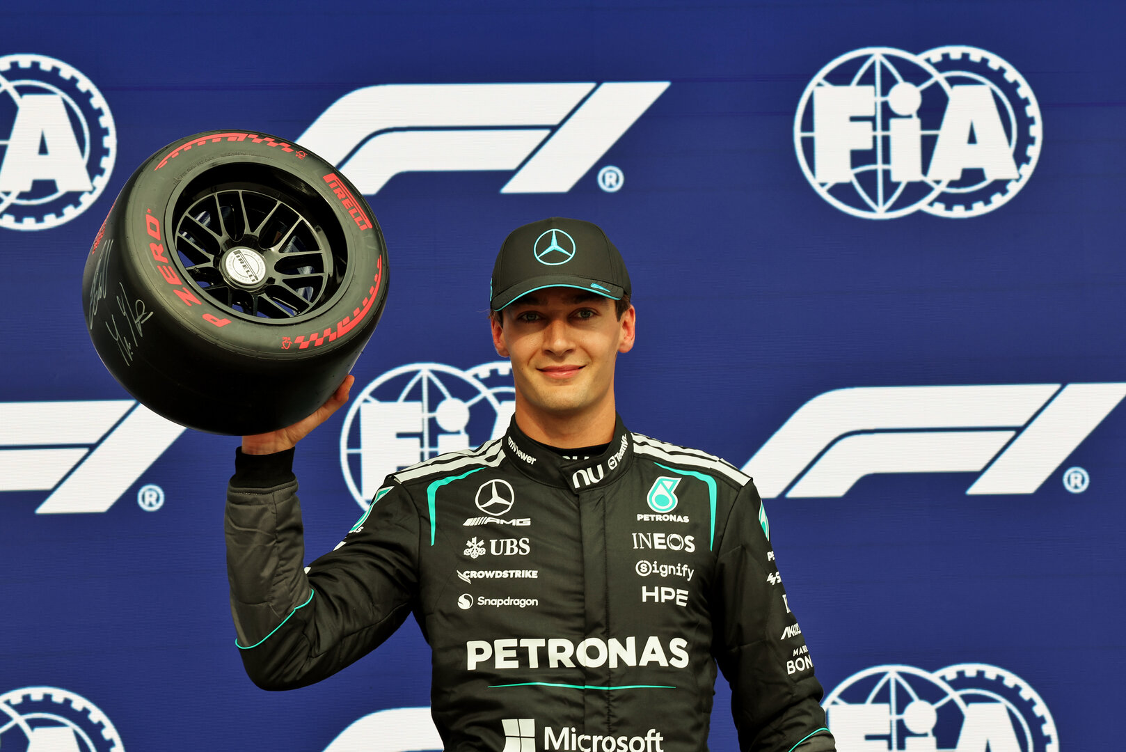 GP CANADA, Pole sitter George Russell (GBR) Mercedes AMG Formula One Team with the Pirelli Pole Position Award in qualifying parc ferme.
23.05.2026. Formula 1 World Championship, Rd 5, Canadian Grand Prix, Montreal, Canada, Sprint e Qualifiche Day.
- www.xpbimages.com, EMail: requests@xpbimages.com © Copyright: Batchelor / XPB Images