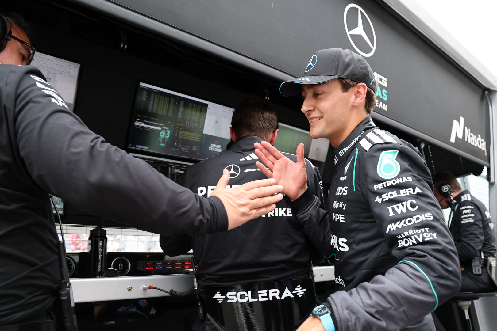 GP CANADA, George Russell (GBR) Mercedes AMG Formula One Team celebrates his pole position with Ron Meadows (GBR) Mercedes AMG Formula One Team Sporting Director.
23.05.2026. Formula 1 World Championship, Rd 5, Canadian Grand Prix, Montreal, Canada, Sprint e Qualifiche Day.
- www.xpbimages.com, EMail: requests@xpbimages.com © Copyright: Batchelor / XPB Images