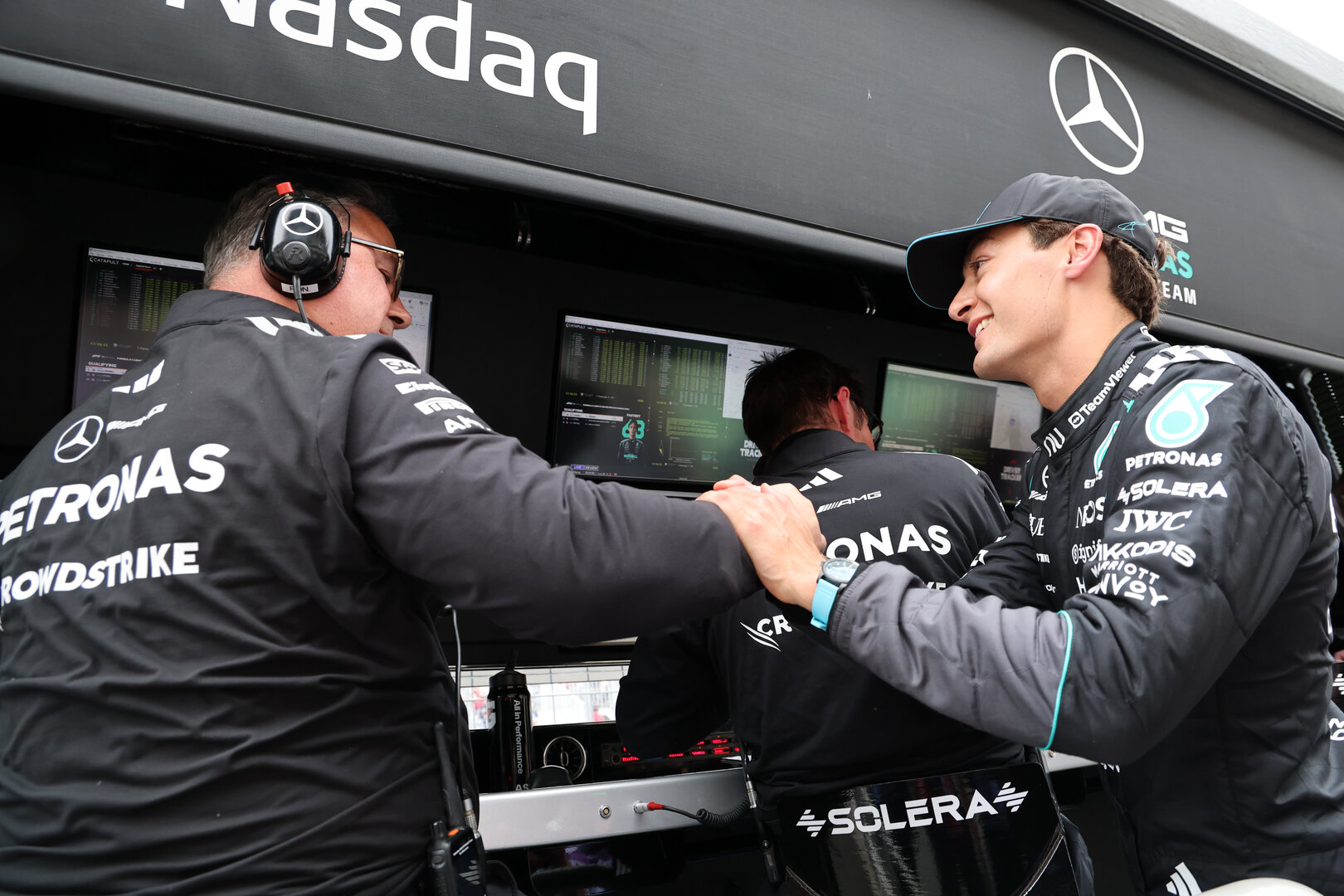 GP CANADA, George Russell (GBR) Mercedes AMG Formula One Team celebrates his pole position with Ron Meadows (GBR) Mercedes AMG Formula One Team Sporting Director.
23.05.2026. Formula 1 World Championship, Rd 5, Canadian Grand Prix, Montreal, Canada, Sprint e Qualifiche Day.
- www.xpbimages.com, EMail: requests@xpbimages.com © Copyright: Batchelor / XPB Images