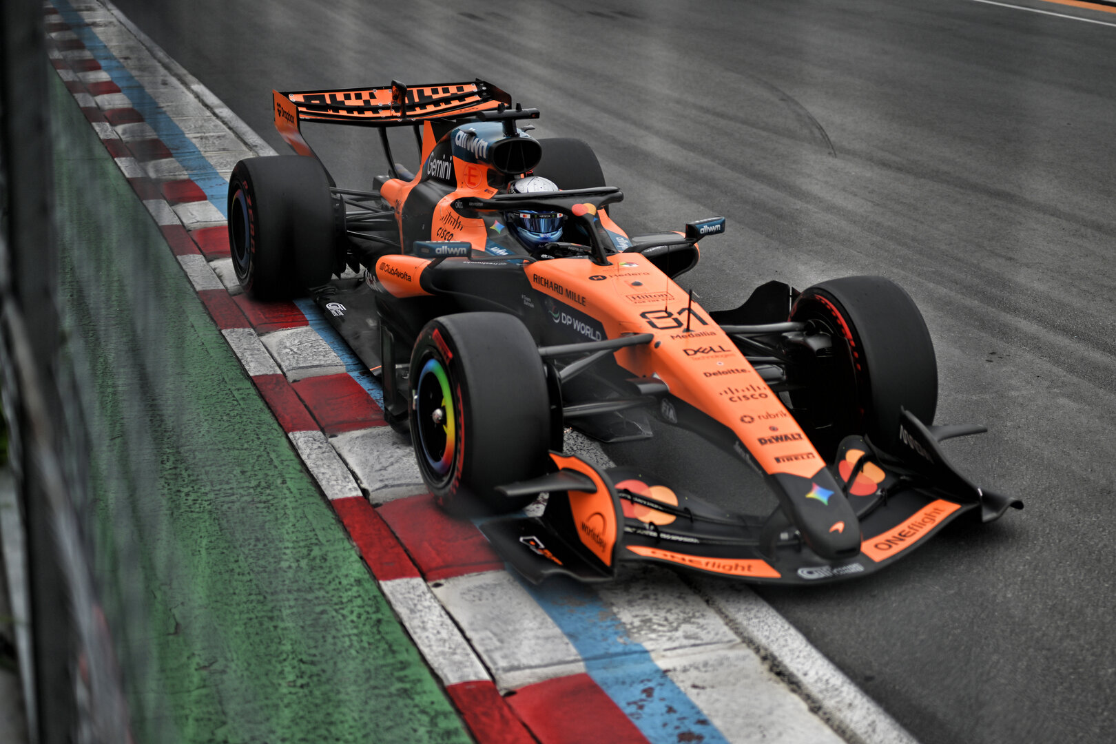 GP CANADA, Oscar Piastri (AUS) McLaren F1 Team MCL40.
23.05.2026. Formula 1 World Championship, Rd 5, Canadian Grand Prix, Montreal, Canada, Sprint e Qualifiche Day.
- www.xpbimages.com, EMail: requests@xpbimages.com © Copyright: Price / XPB Images