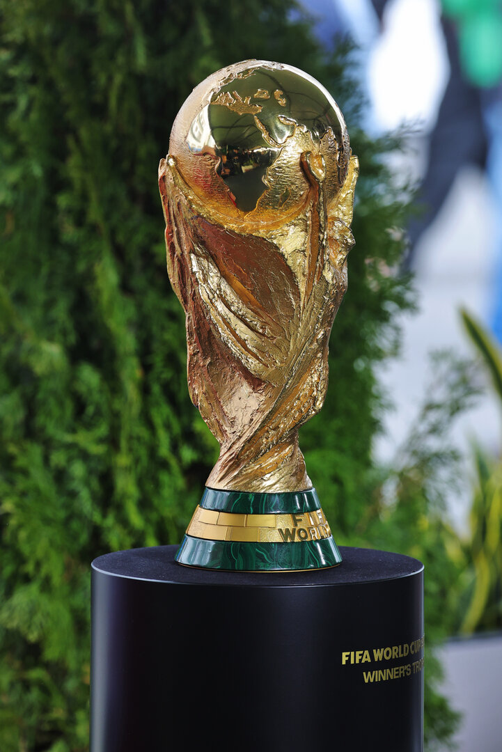 GP CANADA, Paddock Atmosfera - The FIFA World Cup trophy.
24.05.2026. Formula 1 World Championship, Rd 5, Canadian Grand Prix, Montreal, Canada, Gara Day.
- www.xpbimages.com, EMail: requests@xpbimages.com © Copyright: Moy / XPB Images