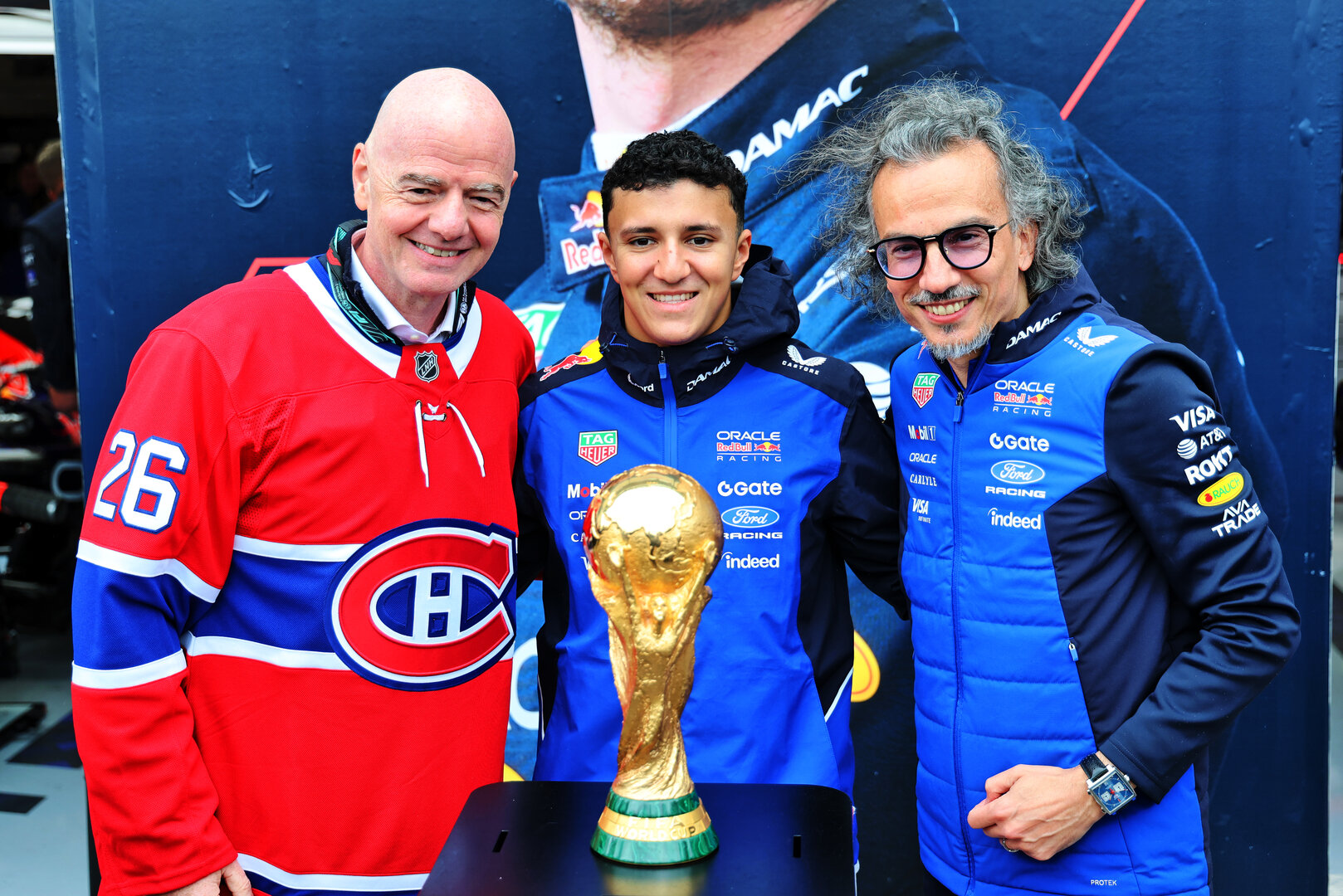 GP CANADA, (L to R): Gianni Infantino (SUI) / (ITA) FIFA President with Isack Hadjar (FRA) Red Bull Racing e Laurent Mekies (FRA) Red Bull Racing Team Principal e CEO.
24.05.2026. Formula 1 World Championship, Rd 5, Canadian Grand Prix, Montreal, Canada, Gara Day.
- www.xpbimages.com, EMail: requests@xpbimages.com © Copyright: Batchelor / XPB Images