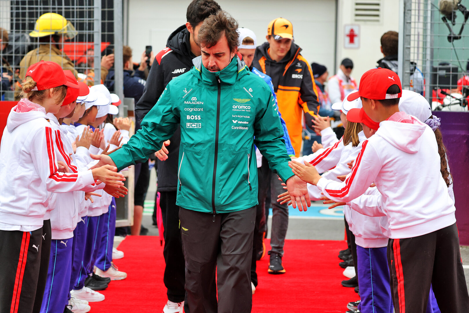 GP CANADA, Fernando Alonso (ESP) Aston Martin F1 Team on the drivers' parade.
24.05.2026. Formula 1 World Championship, Rd 5, Canadian Grand Prix, Montreal, Canada, Gara Day.
- www.xpbimages.com, EMail: requests@xpbimages.com © Copyright: Charniaux / XPB Images