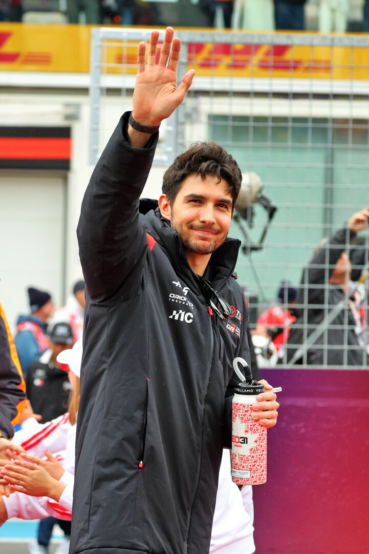 GP CANADA, Esteban Ocon (FRA) Haas F1 Team on the drivers' parade.
24.05.2026. Formula 1 World Championship, Rd 5, Canadian Grand Prix, Montreal, Canada, Gara Day.
- www.xpbimages.com, EMail: requests@xpbimages.com © Copyright: Charniaux / XPB Images