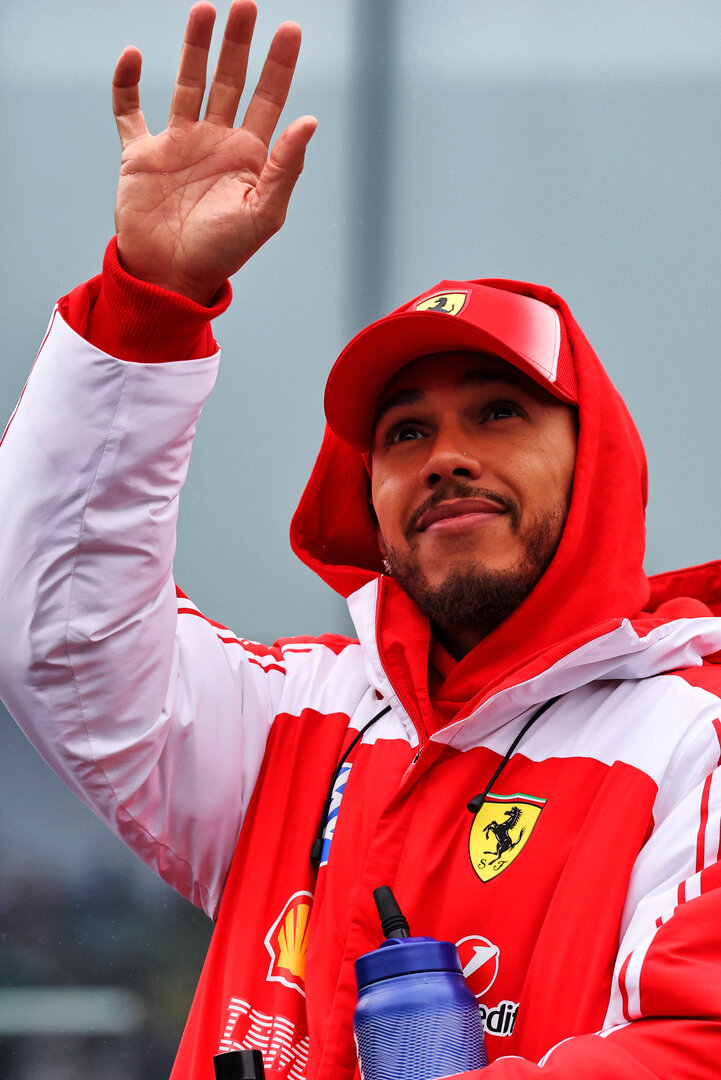 GP CANADA, Lewis Hamilton (GBR) Ferrari on the drivers' parade.
24.05.2026. Formula 1 World Championship, Rd 5, Canadian Grand Prix, Montreal, Canada, Gara Day.
- www.xpbimages.com, EMail: requests@xpbimages.com © Copyright: Charniaux / XPB Images