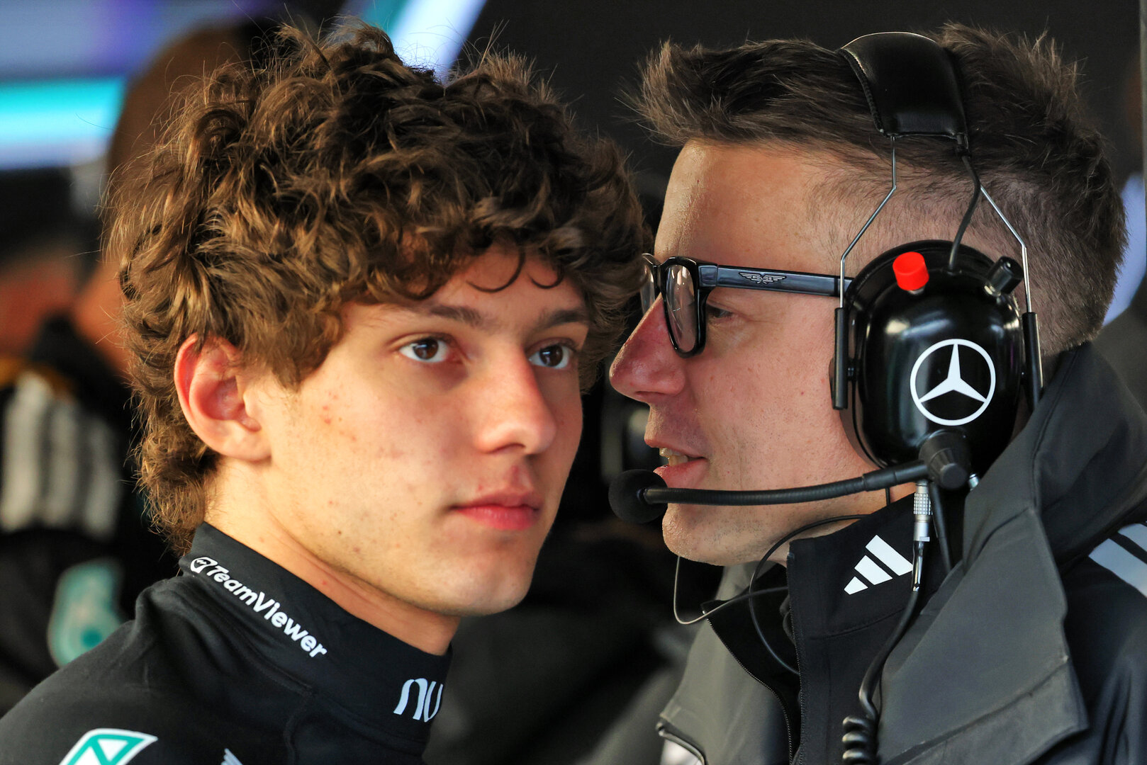 GP CANADA, Andrea Kimi Antonelli (ITA) Mercedes AMG Formula One Team with Peter Bonnington (GBR) Mercedes AMG Formula One Team Gara Engineer.
24.05.2026. Formula 1 World Championship, Rd 5, Canadian Grand Prix, Montreal, Canada, Gara Day.
- www.xpbimages.com, EMail: requests@xpbimages.com © Copyright: Batchelor / XPB Images
