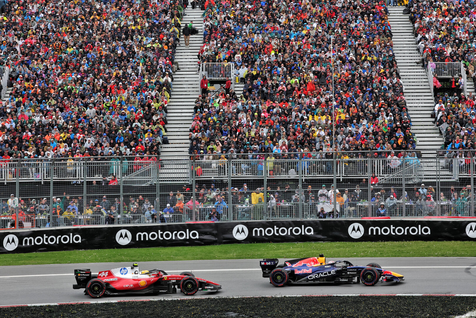 GP CANADA, Max Verstappen (NLD) Red Bull Racing RB22 davanti a Lewis Hamilton (GBR) Ferrari SF-26.
24.05.2026. Formula 1 World Championship, Rd 5, Canadian Grand Prix, Montreal, Canada, Gara Day.
- www.xpbimages.com, EMail: requests@xpbimages.com © Copyright: Moy / XPB Images