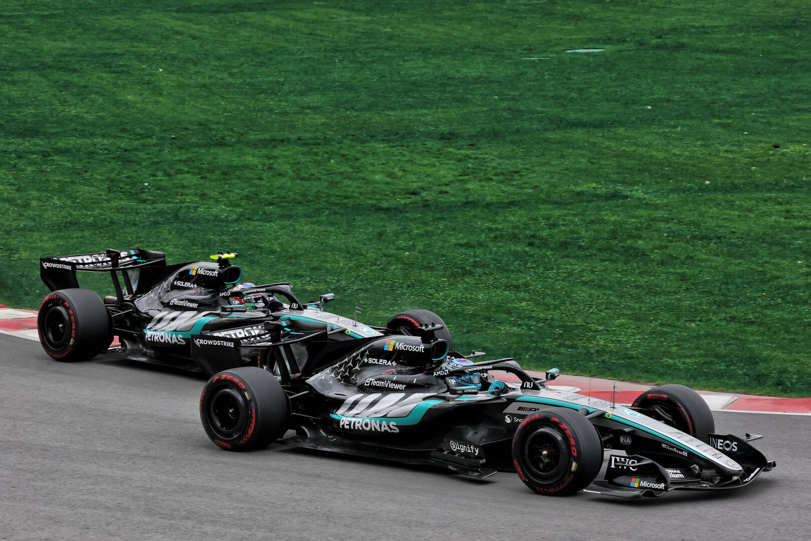 GP CANADA, George Russell (GBR) Mercedes AMG Formula One Team W17 e Andrea Kimi Antonelli (ITA) Mercedes AMG Formula One Team W17 battle for position.
24.05.2026. Formula 1 World Championship, Rd 5, Canadian Grand Prix, Montreal, Canada, Gara Day.
- www.xpbimages.com, EMail: requests@xpbimages.com © Copyright: Moy / XPB Images