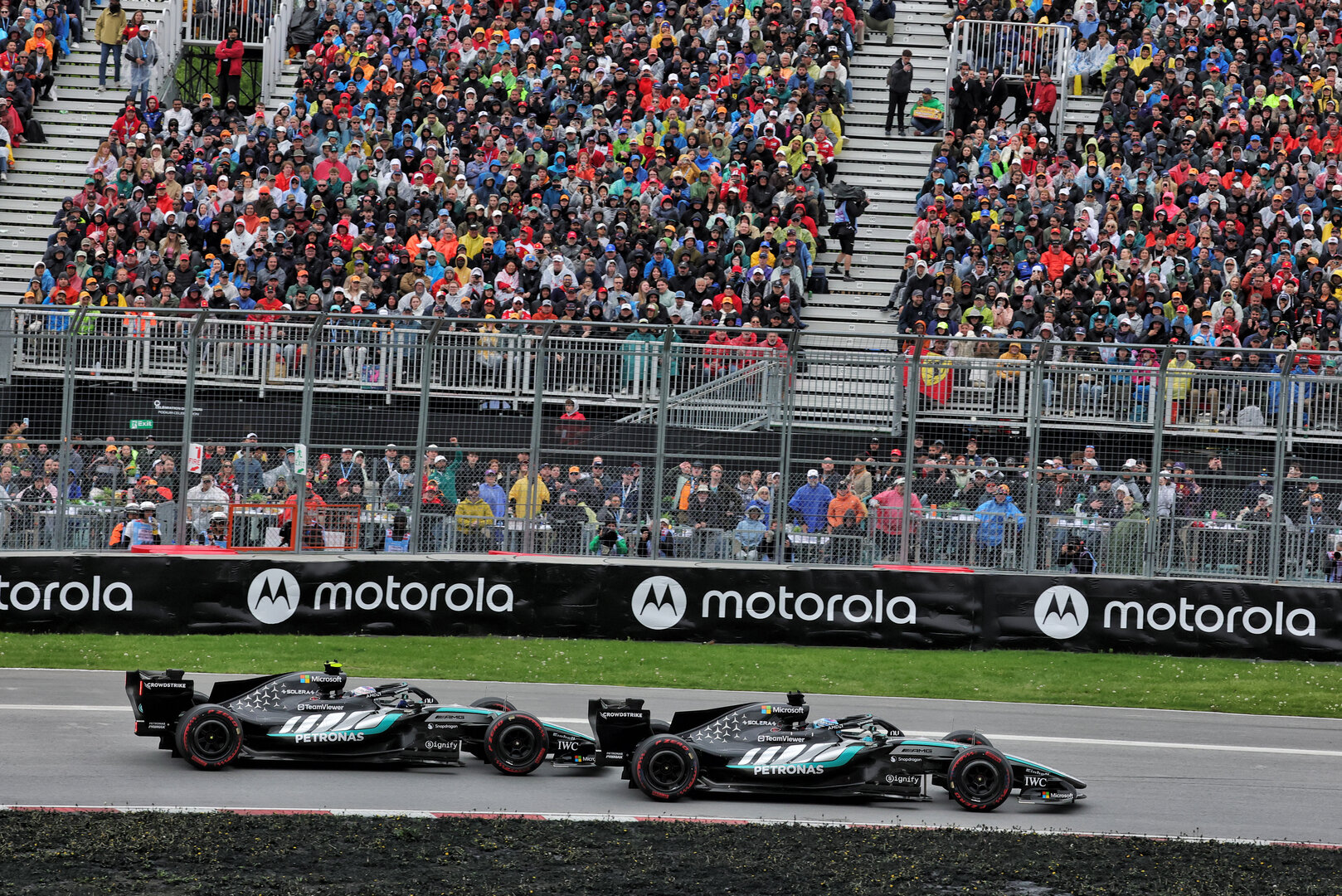 GP CANADA, George Russell (GBR) Mercedes AMG Formula One Team W17 davanti a Andrea Kimi Antonelli (ITA) Mercedes AMG Formula One Team W17.
24.05.2026. Formula 1 World Championship, Rd 5, Canadian Grand Prix, Montreal, Canada, Gara Day.
- www.xpbimages.com, EMail: requests@xpbimages.com © Copyright: Moy / XPB Images