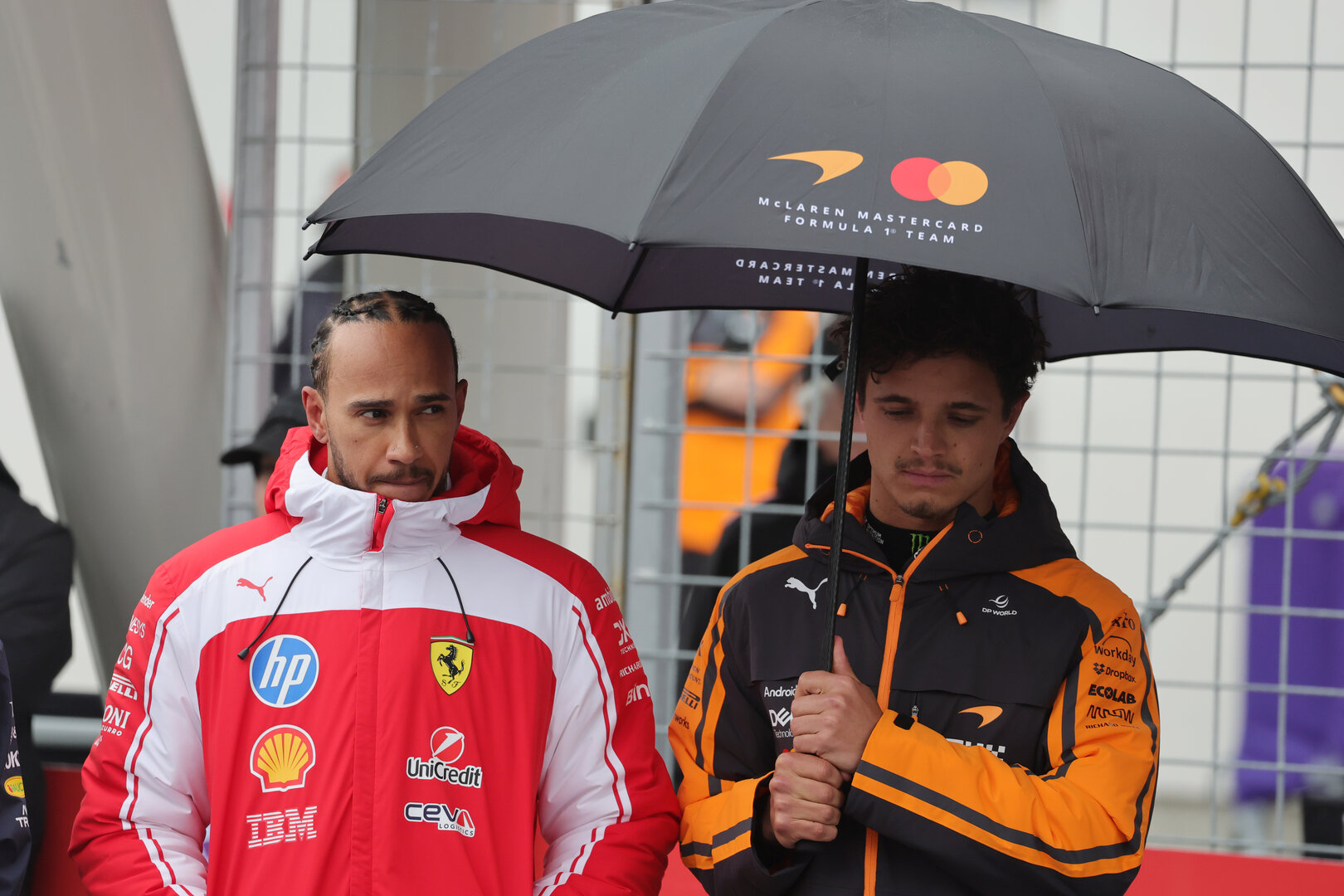 GP CANADA, (L to R): Lewis Hamilton (GBR) Ferrari with Lando Norris (GBR) McLaren F1 Team on the grid.
24.05.2026. Formula 1 World Championship, Rd 5, Canadian Grand Prix, Montreal, Canada, Gara Day.
- www.xpbimages.com, EMail: requests@xpbimages.com © Copyright: Moy / XPB Images