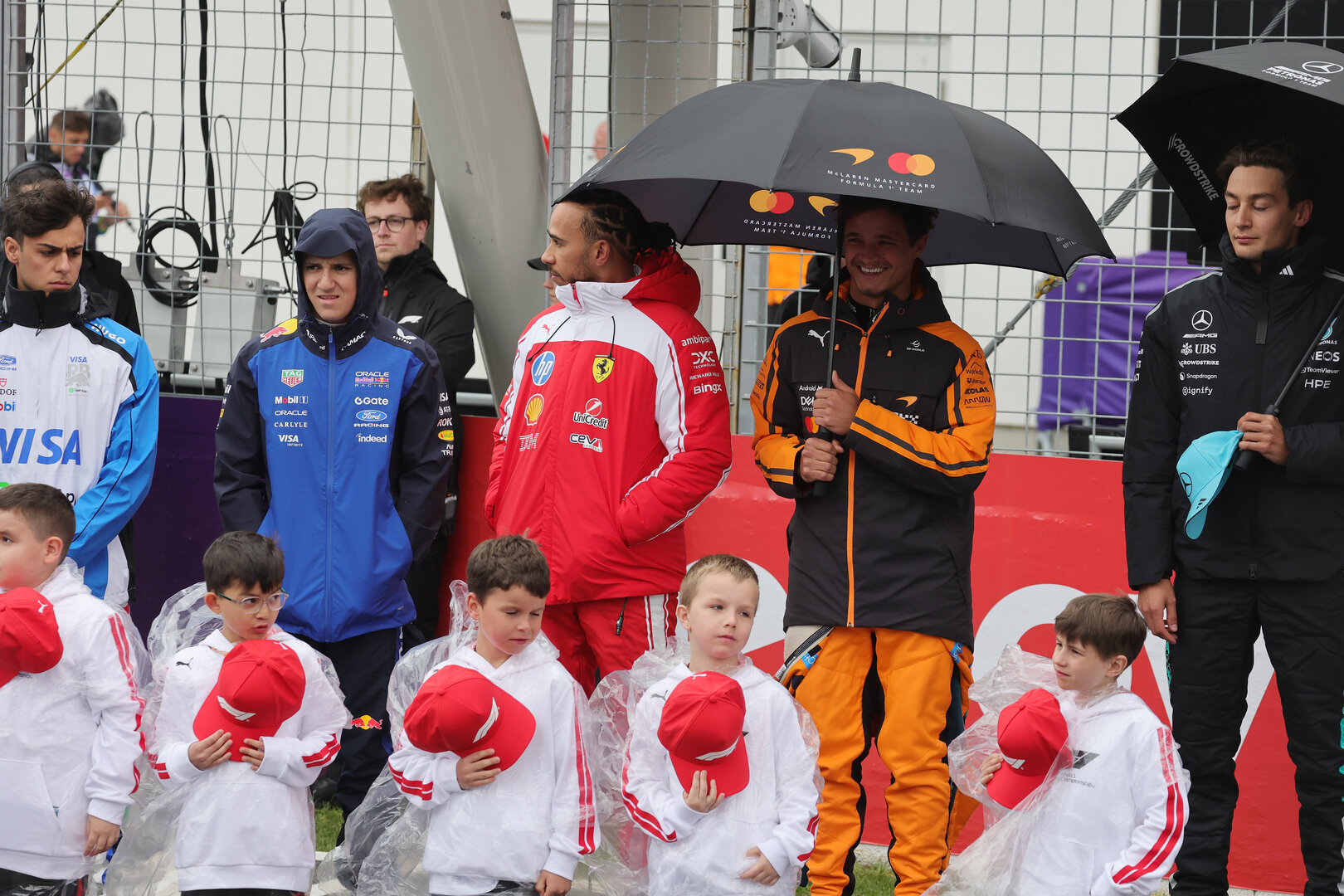 GP CANADA, (L to R): Lewis Hamilton (GBR) Ferrari with Lando Norris (GBR) McLaren F1 Team e George Russell (GBR) Mercedes AMG Formula One Team on the grid.
24.05.2026. Formula 1 World Championship, Rd 5, Canadian Grand Prix, Montreal, Canada, Gara Day.
- www.xpbimages.com, EMail: requests@xpbimages.com © Copyright: Moy / XPB Images