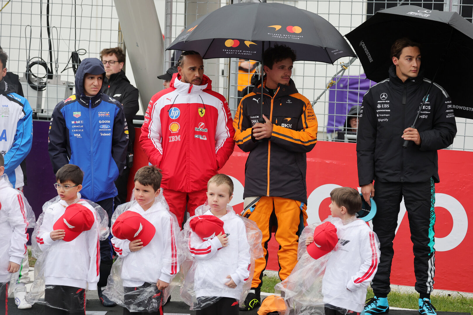 GP CANADA, (L to R): Lewis Hamilton (GBR) Ferrari with Lando Norris (GBR) McLaren F1 Team e George Russell (GBR) Mercedes AMG Formula One Team on the grid.
24.05.2026. Formula 1 World Championship, Rd 5, Canadian Grand Prix, Montreal, Canada, Gara Day.
- www.xpbimages.com, EMail: requests@xpbimages.com © Copyright: Moy / XPB Images