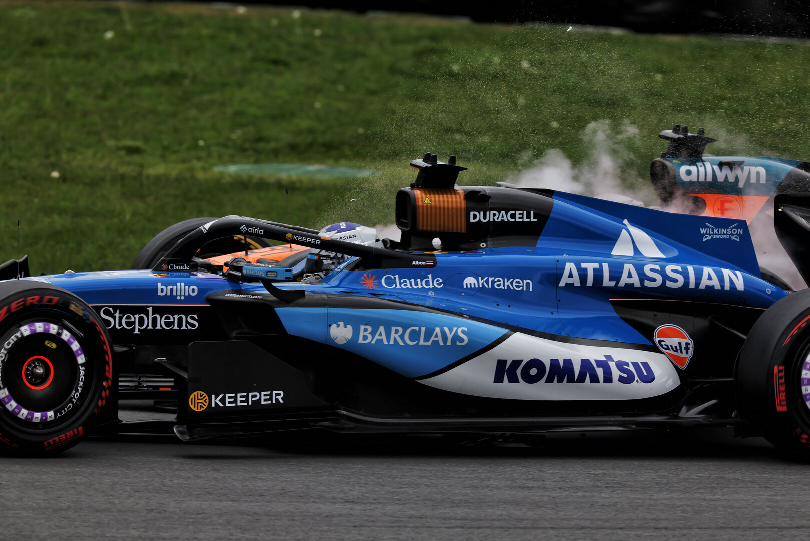 GP CANADA, Alexander Albon (THA) Williams F1 Team FW48 e Oscar Piastri (AUS) McLaren F1 Team MCL40 collide.
24.05.2026. Formula 1 World Championship, Rd 5, Canadian Grand Prix, Montreal, Canada, Gara Day.
 - www.xpbimages.com, EMail: requests@xpbimages.com © Copyright: Dunbar / XPB Images
