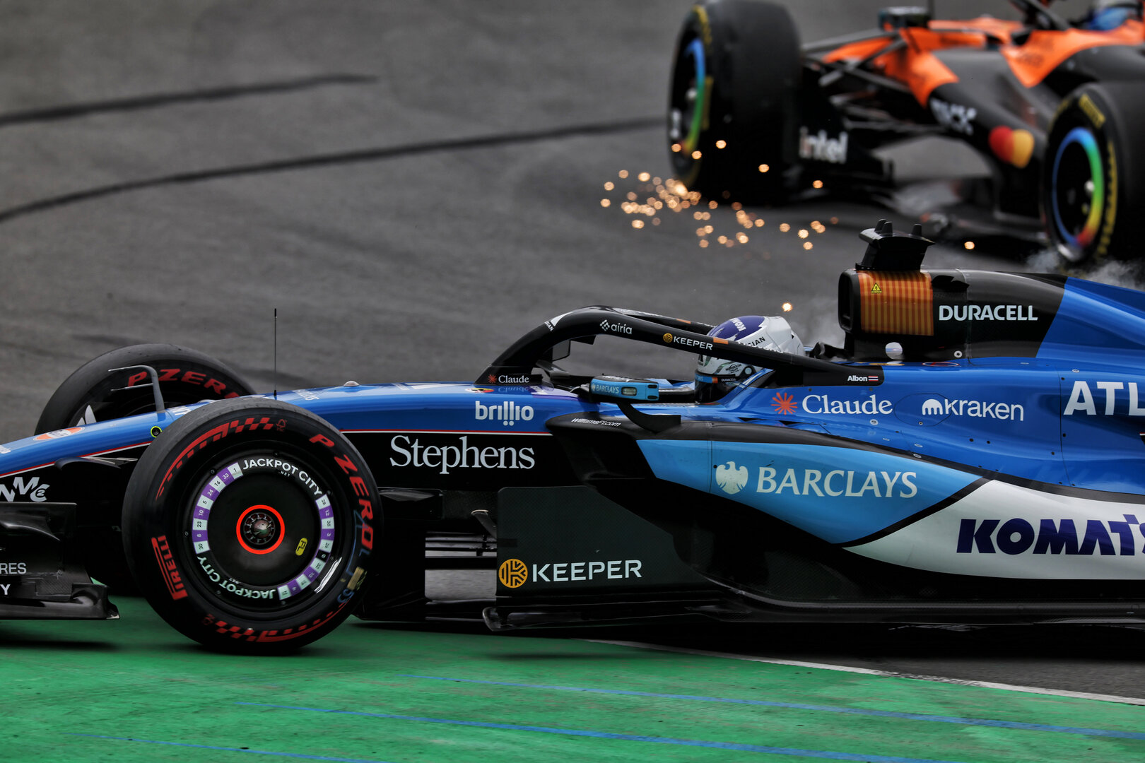 GP CANADA, Alexander Albon (THA) Williams F1 Team FW48 e Oscar Piastri (AUS) McLaren F1 Team MCL40 collide.
24.05.2026. Formula 1 World Championship, Rd 5, Canadian Grand Prix, Montreal, Canada, Gara Day.
 - www.xpbimages.com, EMail: requests@xpbimages.com © Copyright: Dunbar / XPB Images