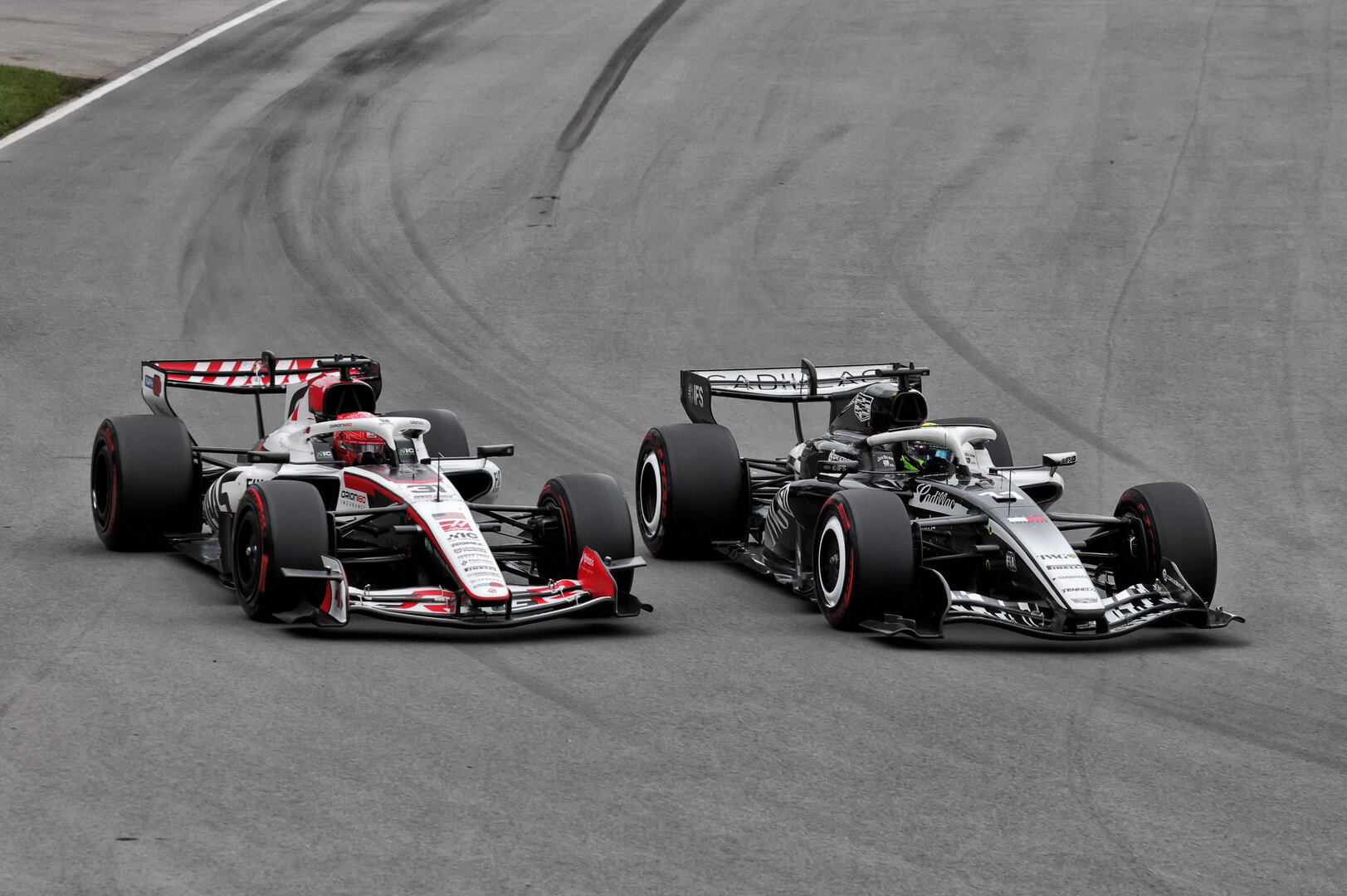 GP CANADA, Esteban Ocon (FRA) Haas F1 Team VF-26 e Sergio Perez (MEX) Cadillac Formula 1 Team MAC-26 battle for position.
24.05.2026. Formula 1 World Championship, Rd 5, Canadian Grand Prix, Montreal, Canada, Gara Day.
- www.xpbimages.com, EMail: requests@xpbimages.com © Copyright: Moy / XPB Images