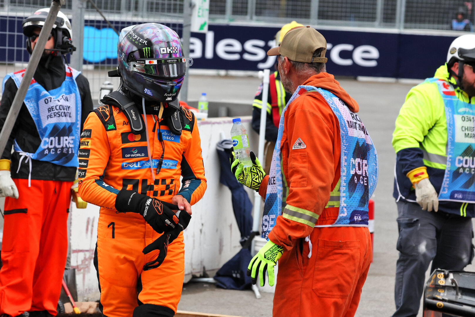 GP CANADA, Lando Norris (GBR) McLaren F1 Team retired from the race.
24.05.2026. Formula 1 World Championship, Rd 5, Canadian Grand Prix, Montreal, Canada, Gara Day.
 - www.xpbimages.com, EMail: requests@xpbimages.com © Copyright: Dunbar / XPB Images