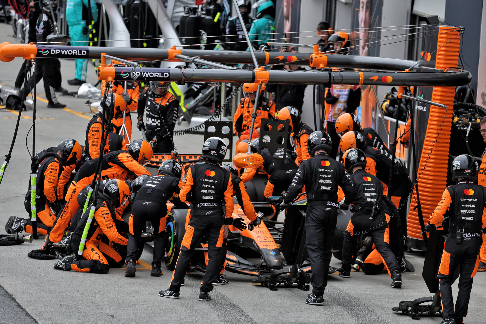GP CANADA, Oscar Piastri (AUS) McLaren F1 Team MCL40 makes a pit stop.
24.05.2026. Formula 1 World Championship, Rd 5, Canadian Grand Prix, Montreal, Canada, Gara Day.
- www.xpbimages.com, EMail: requests@xpbimages.com © Copyright: Moy / XPB Images