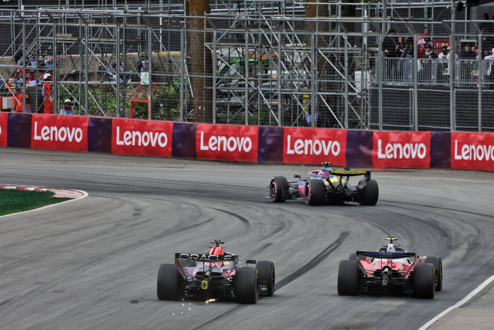 GP CANADA, Lewis Hamilton (GBR) Ferrari SF-26 passes Max Verstappen (NLD) Red Bull Racing RB22.
24.05.2026. Formula 1 World Championship, Rd 5, Canadian Grand Prix, Montreal, Canada, Gara Day.
- www.xpbimages.com, EMail: requests@xpbimages.com © Copyright: Moy / XPB Images