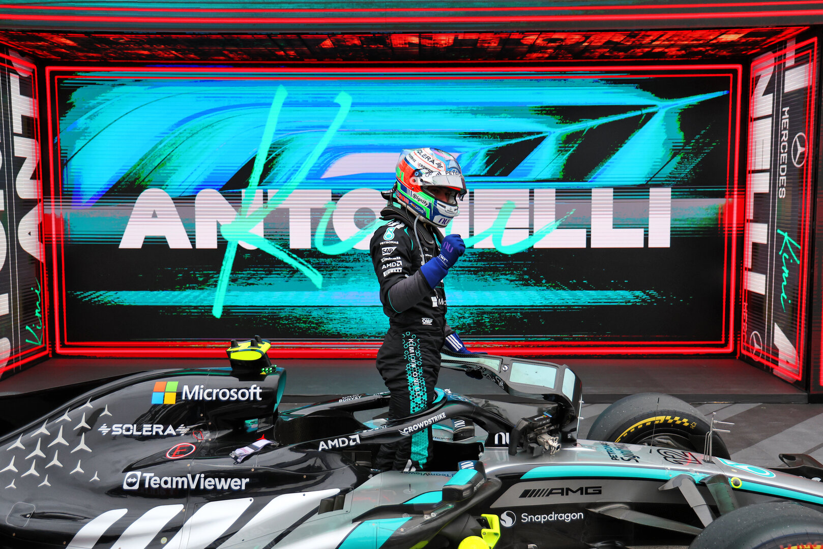 GP CANADA, Gara winner Andrea Kimi Antonelli (ITA) Mercedes AMG Formula One Team W17 celebrates in parc ferme.
24.05.2026. Formula 1 World Championship, Rd 5, Canadian Grand Prix, Montreal, Canada, Gara Day.
 - www.xpbimages.com, EMail: requests@xpbimages.com © Copyright: Dunbar / XPB Images