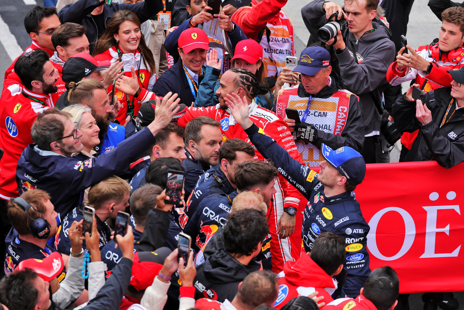 GP CANADA, Max Verstappen (NLD) Red Bull Racing celebrates his third position e Lewis Hamilton (GBR) Ferrari celebrates his second position with the teams in parc ferme.
24.05.2026. Formula 1 World Championship, Rd 5, Canadian Grand Prix, Montreal, Canada, Gara Day.
- www.xpbimages.com, EMail: requests@xpbimages.com © Copyright: Moy / XPB Images