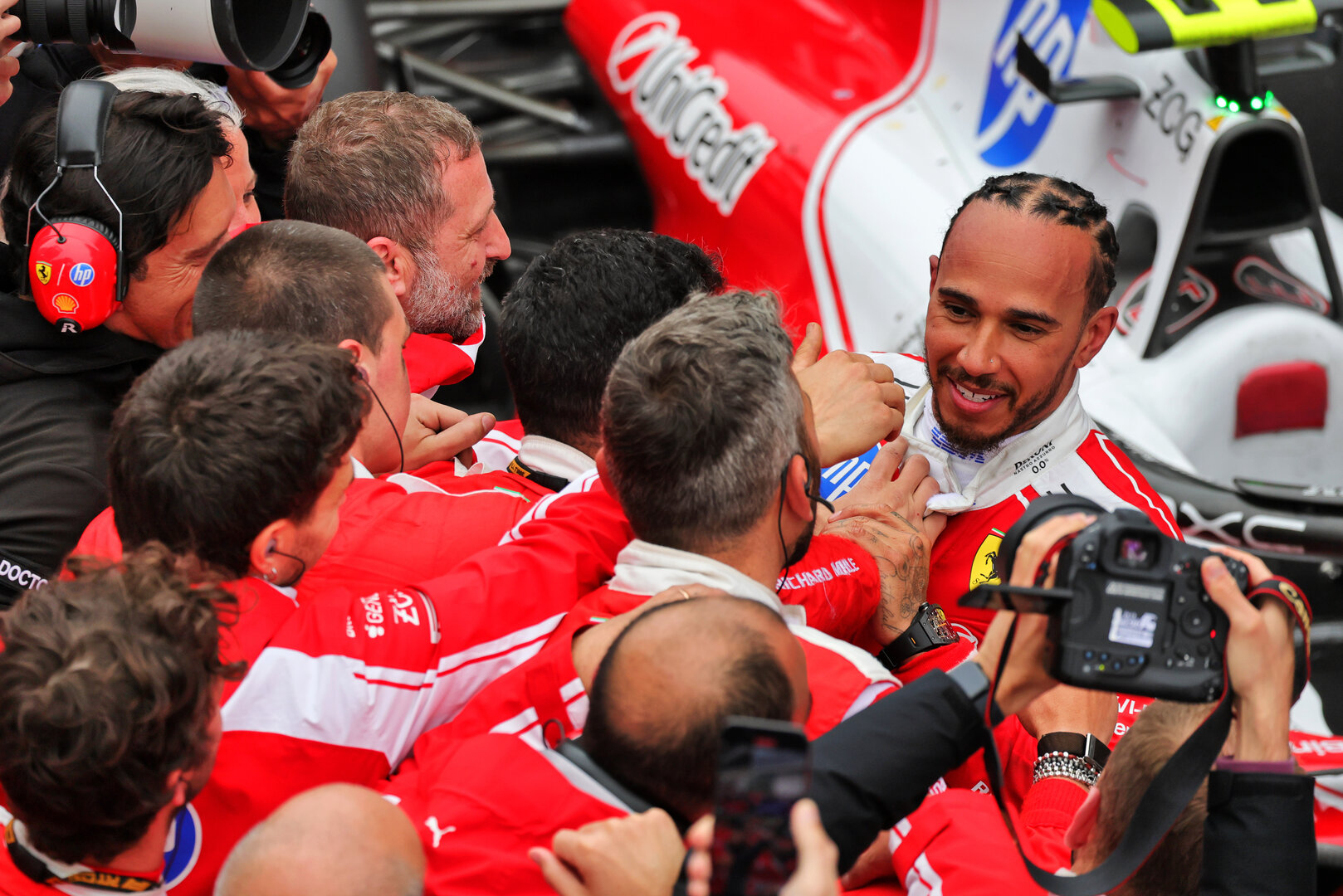 GP CANADA, Lewis Hamilton (GBR) Ferrari celebrates his second position with the team in parc ferme.
24.05.2026. Formula 1 World Championship, Rd 5, Canadian Grand Prix, Montreal, Canada, Gara Day.
- www.xpbimages.com, EMail: requests@xpbimages.com © Copyright: Moy / XPB Images