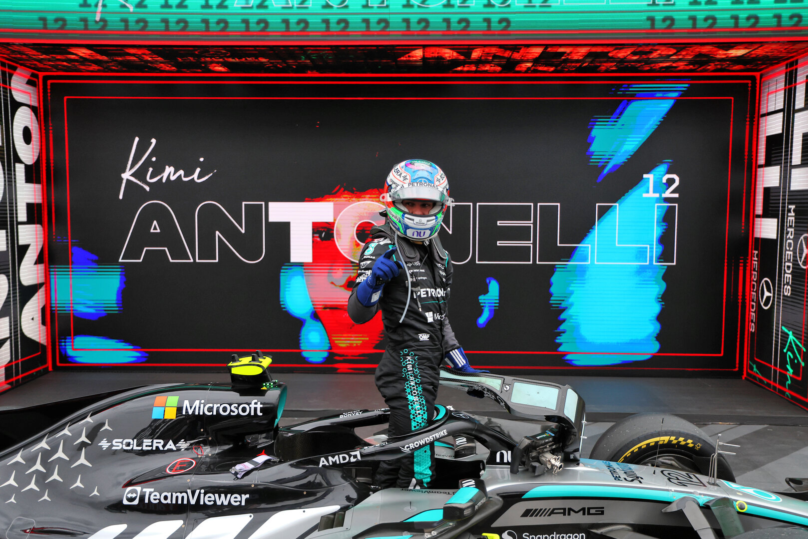 GP CANADA, Gara winner Andrea Kimi Antonelli (ITA) Mercedes AMG Formula One Team W17 celebrates in parc ferme.
24.05.2026. Formula 1 World Championship, Rd 5, Canadian Grand Prix, Montreal, Canada, Gara Day.
 - www.xpbimages.com, EMail: requests@xpbimages.com © Copyright: Dunbar / XPB Images