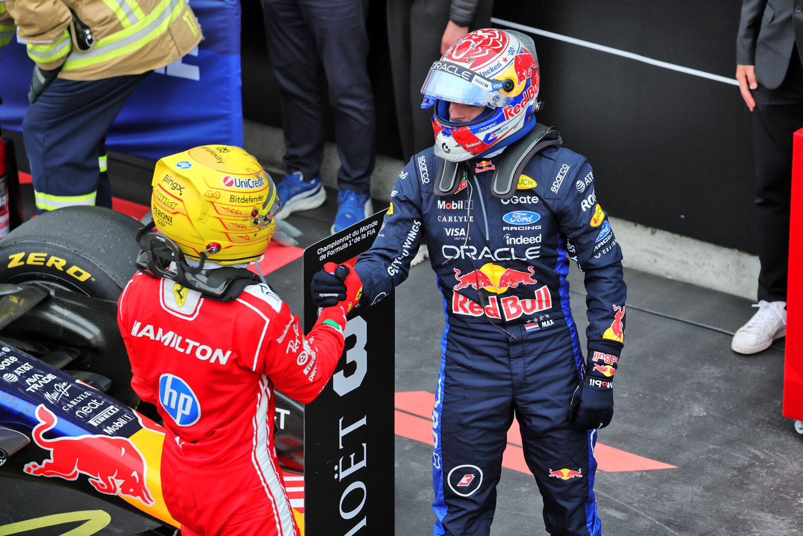 GP CANADA, (L to R): Lewis Hamilton (GBR) Ferrari celebrates his second position with third placed Max Verstappen (NLD) Red Bull Racing in parc ferme.
24.05.2026. Formula 1 World Championship, Rd 5, Canadian Grand Prix, Montreal, Canada, Gara Day.
- www.xpbimages.com, EMail: requests@xpbimages.com © Copyright: Moy / XPB Images