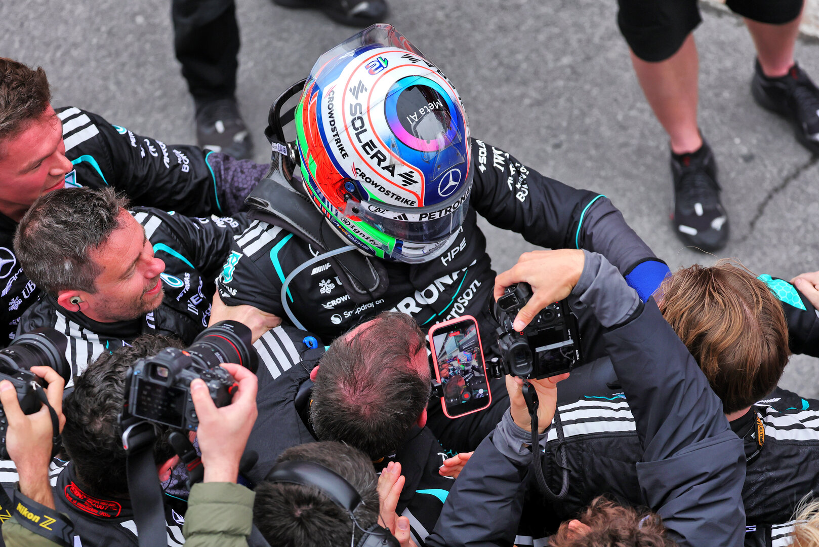 GP CANADA, Gara winner Andrea Kimi Antonelli (ITA) Mercedes AMG Formula One Team celebrates with the team in parc ferme.

24.05.2026. Formula 1 World Championship, Rd 5, Canadian Grand Prix, Montreal, Canada, Gara Day.
- www.xpbimages.com, EMail: requests@xpbimages.com © Copyright: Moy / XPB Images