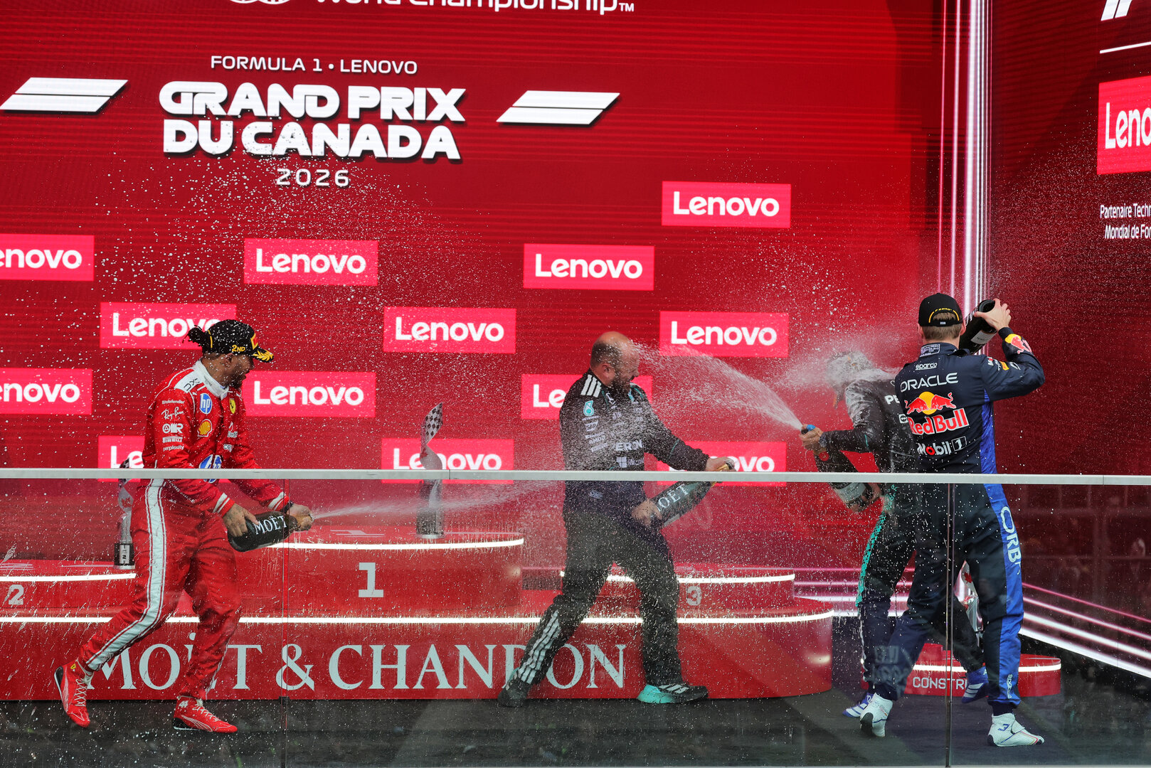 GP CANADA, The podium (L to R): Lewis Hamilton (GBR) Ferrari, second; Dean Hale (GBR) Mercedes AMG F1 Formula One Team Senior Travelling Composite Technician; Andrea Kimi Antonelli (ITA) Mercedes AMG Formula One Team, vincitore; Max Verstappen (NLD) Red Bull Racing, third.
24.05.2026. Formula 1 World Championship, Rd 5, Canadian Grand Prix, Montreal, Canada, Gara Day.
- www.xpbimages.com, EMail: requests@xpbimages.com © Copyright: Moy / XPB Images