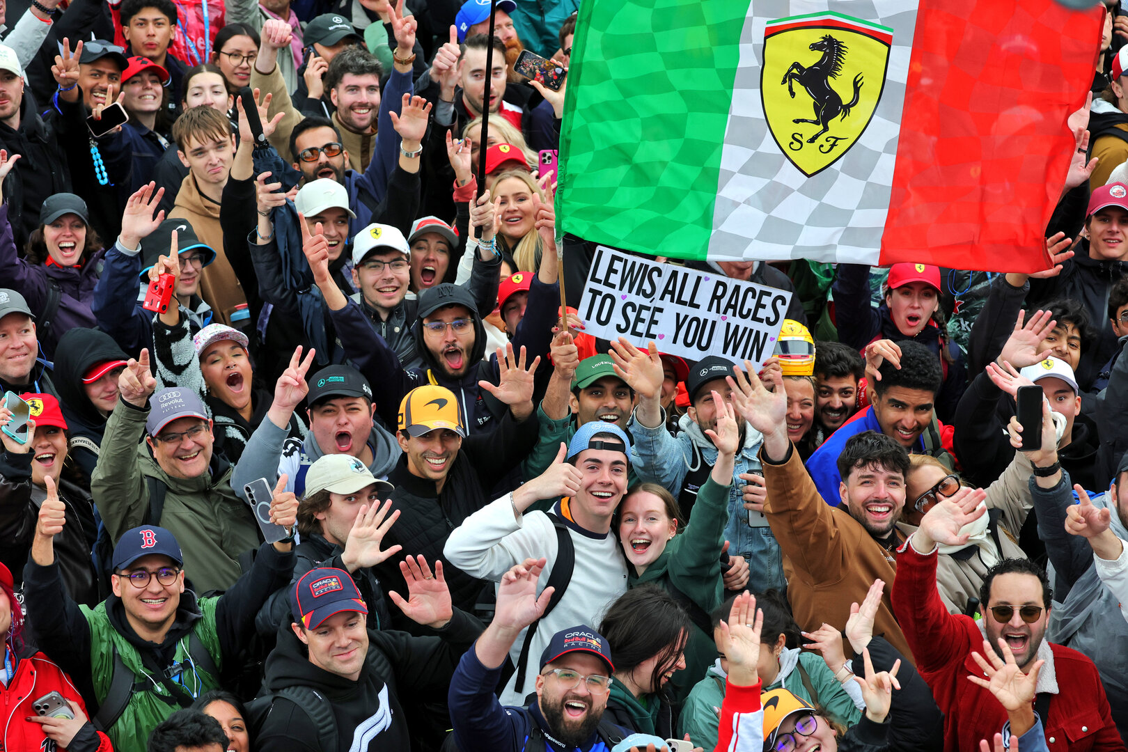 GP CANADA, Circuit Atmosfera - fans on the circuit at the end of the race.
24.05.2026. Formula 1 World Championship, Rd 5, Canadian Grand Prix, Montreal, Canada, Gara Day.
- www.xpbimages.com, EMail: requests@xpbimages.com © Copyright: Moy / XPB Images