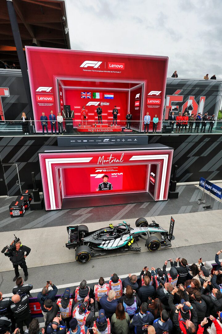GP CANADA, The podium (L to R): Lewis Hamilton (GBR) Ferrari, second; Andrea Kimi Antonelli (ITA) Mercedes AMG Formula One Team, vincitore; Max Verstappen (NLD) Red Bull Racing, third; Dean Hale (GBR) Mercedes AMG F1 Formula One Team Senior Travelling Composite Technician.
24.05.2026. Formula 1 World Championship, Rd 5, Canadian Grand Prix, Montreal, Canada, Gara Day.
- www.xpbimages.com, EMail: requests@xpbimages.com © Copyright: Moy / XPB Images