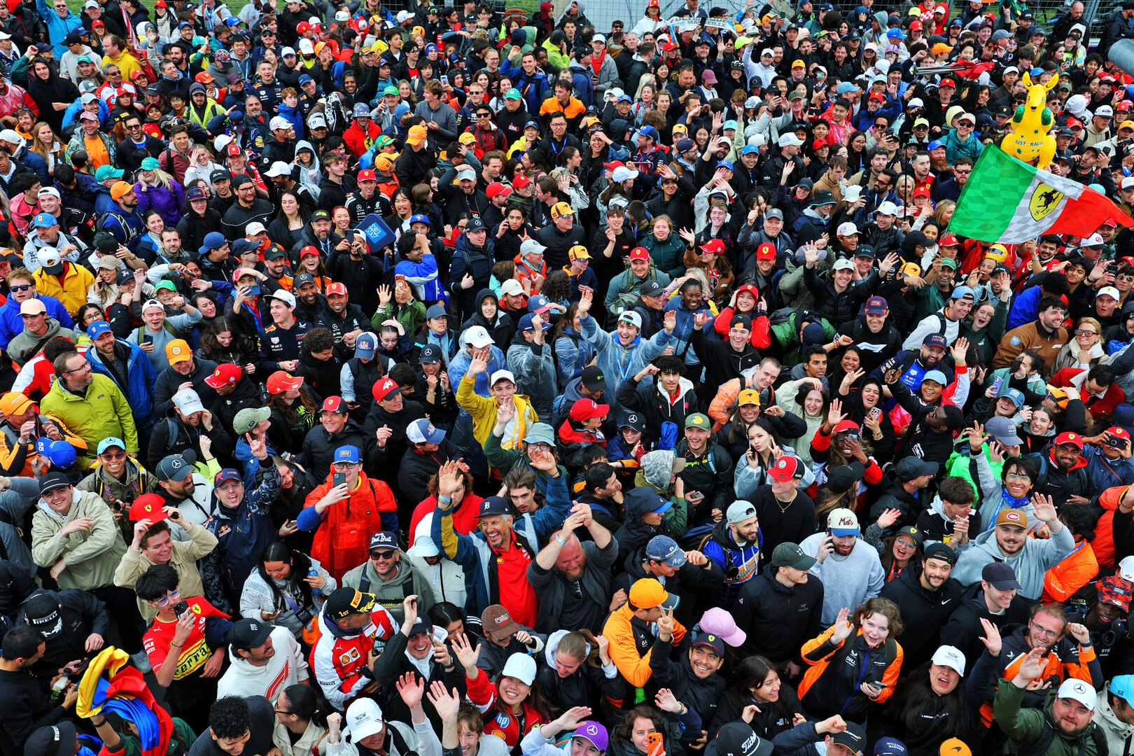 GP CANADA, Circuit Atmosfera - fans on the circuit after the end of the race.
24.05.2026. Formula 1 World Championship, Rd 5, Canadian Grand Prix, Montreal, Canada, Gara Day.
- www.xpbimages.com, EMail: requests@xpbimages.com © Copyright: Moy / XPB Images