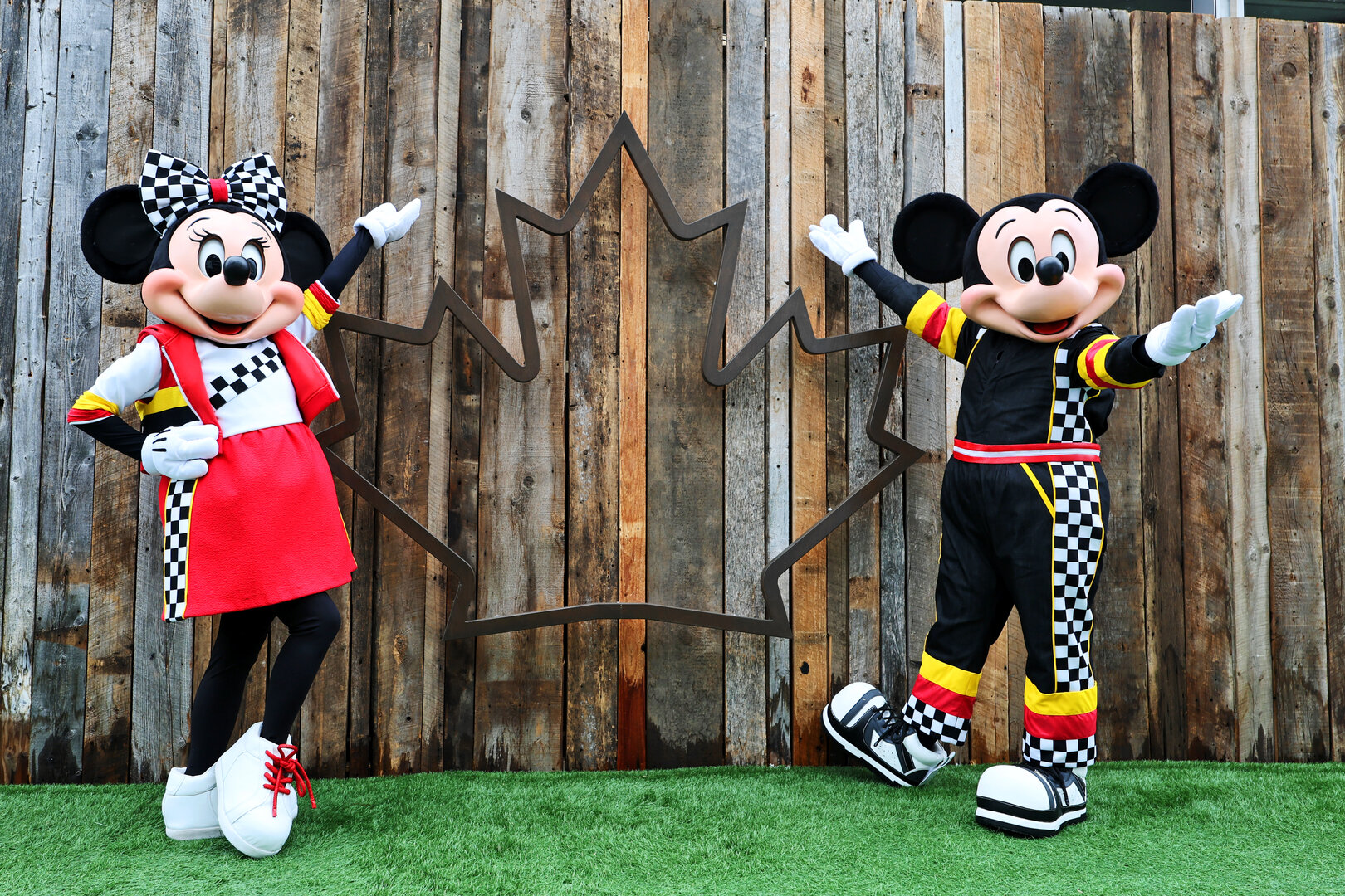 GP CANADA, Minnie Mouse e Mickey Mouse.
24.05.2026. Formula 1 World Championship, Rd 5, Canadian Grand Prix, Montreal, Canada, Gara Day.
- www.xpbimages.com, EMail: requests@xpbimages.com © Copyright: Moy / XPB Images