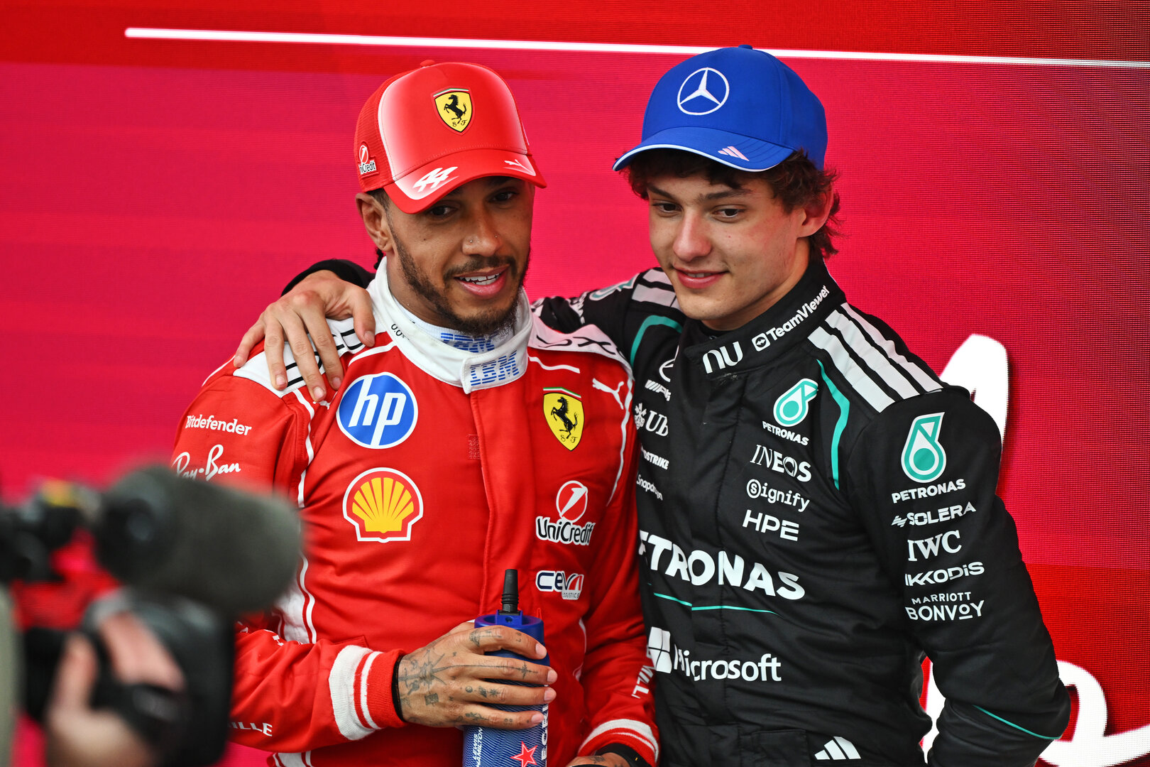 GP CANADA, (L to R): Lewis Hamilton (GBR) Ferrari celebrates with vincitore Andrea Kimi Antonelli (ITA) Mercedes AMG Formula One Team in parc ferme.
24.05.2026. Formula 1 World Championship, Rd 5, Canadian Grand Prix, Montreal, Canada, Gara Day.
- www.xpbimages.com, EMail: requests@xpbimages.com © Copyright: Price / XPB Images