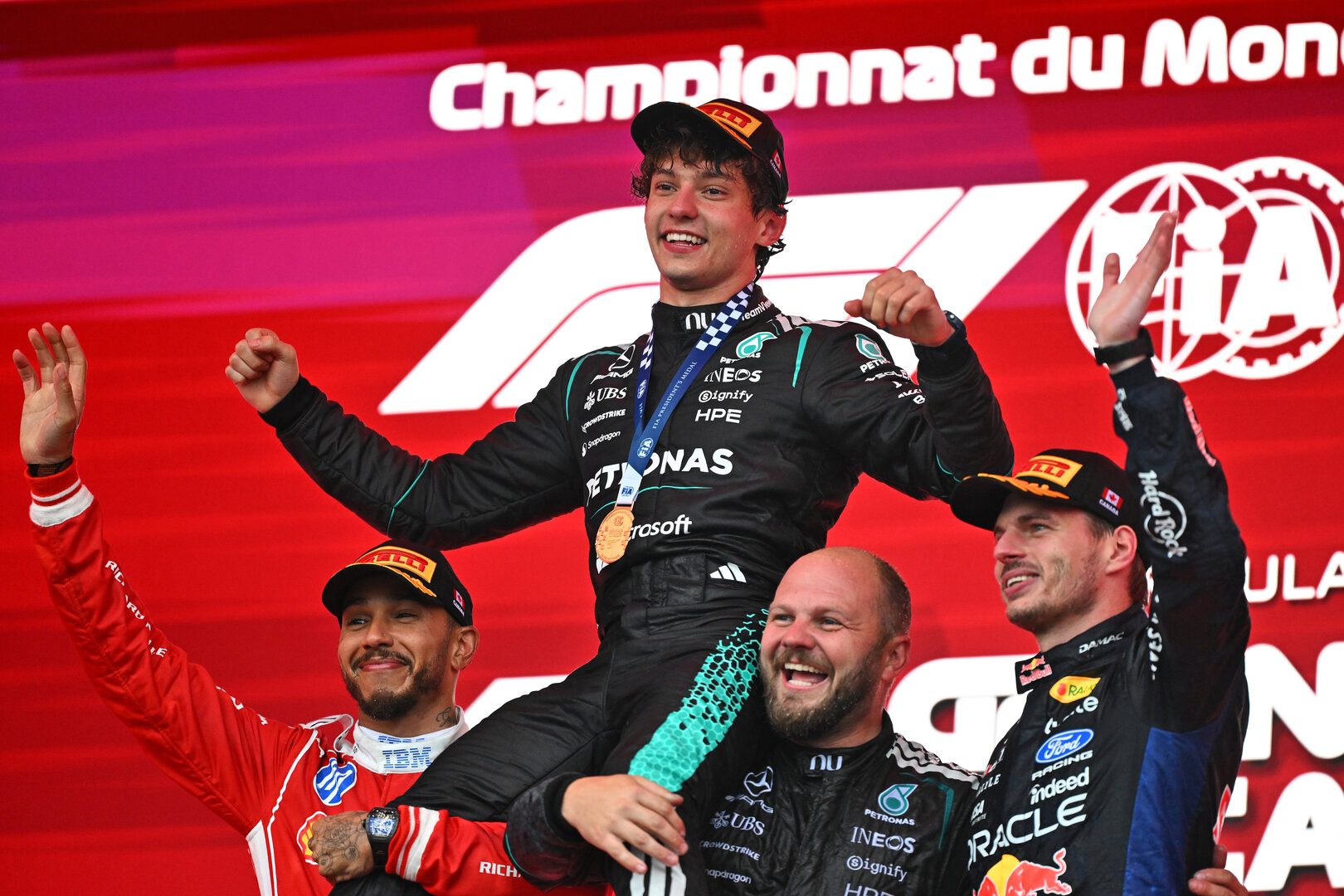 GP CANADA, The podium (L to R): Lewis Hamilton (GBR) Ferrari, second; Andrea Kimi Antonelli (ITA) Mercedes AMG Formula One Team, vincitore; Dean Hale (GBR) Mercedes AMG F1 Formula One Team Senior Travelling Composite Technician; Max Verstappen (NLD) Red Bull Racing, third.
24.05.2026. Formula 1 World Championship, Rd 5, Canadian Grand Prix, Montreal, Canada, Gara Day.
- www.xpbimages.com, EMail: requests@xpbimages.com © Copyright: Price / XPB Images