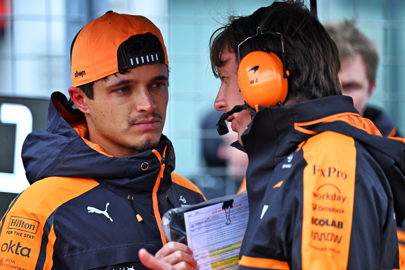 GP CANADA, (L to R): Lando Norris (GBR) McLaren F1 Team with William Joseph (GBR) McLaren Gara Engineer on the grid.
24.05.2026. Formula 1 World Championship, Rd 5, Canadian Grand Prix, Montreal, Canada, Gara Day.
- www.xpbimages.com, EMail: requests@xpbimages.com © Copyright: Price / XPB Images