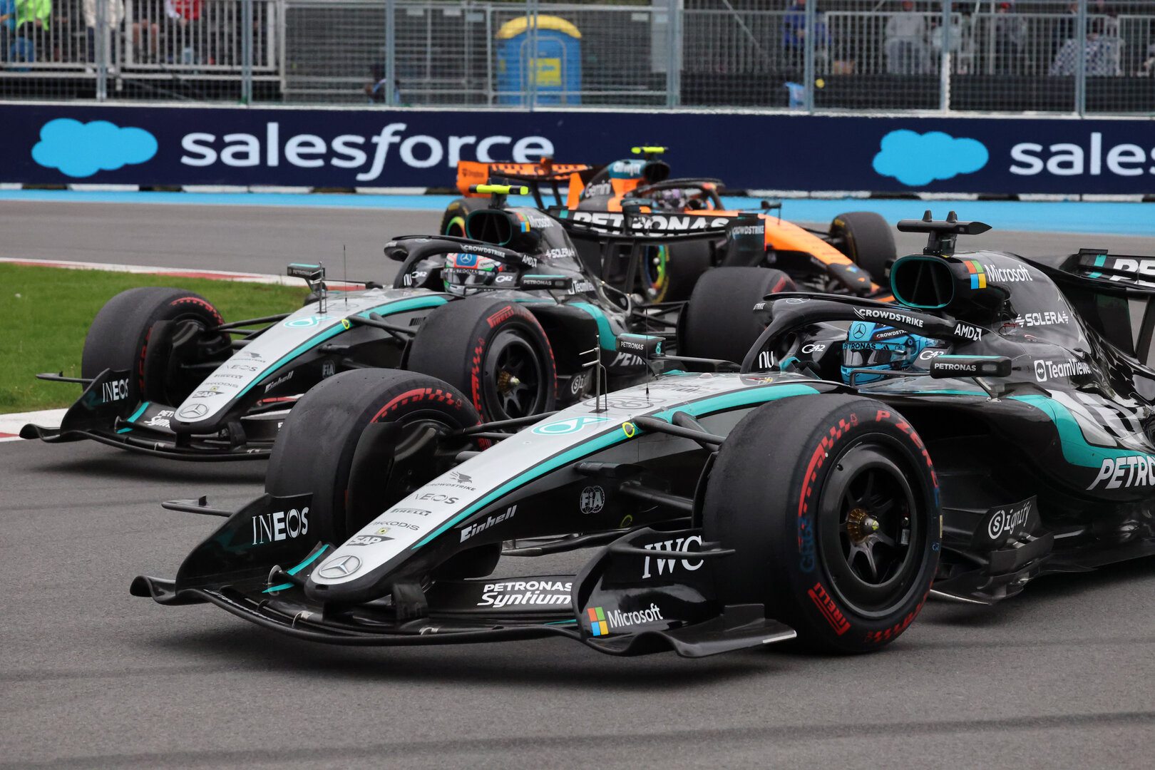 GP CANADA, George Russell (GBR) Mercedes AMG F1 W16 e Andrea Kimi Antonelli (ITA) Mercedes AMG F1 W15. 
24.05.2026. Formula 1 World Championship, Rd 5, Canadian Grand Prix, Montreal, Canada, Gara Day.
- www.xpbimages.com, EMail: requests@xpbimages.com © Copyright: Batchelor / XPB Images