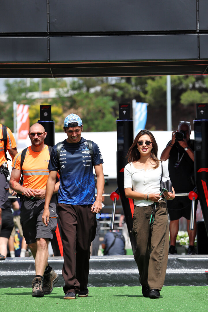 GP CATALUNYA, (L to R): Alexander Albon (THA) Williams F1 Team with Domenica Muni Lily He (CHN) Professional Golfer.
11.06.2026. Formula 1 World Championship, Rd 7, Barcelona-Catalunya Grand Prix, Barcelona, Spain, Preparation Day.
- www.xpbimages.com, EMail: requests@xpbimages.com © Copyright: Rew / XPB Images