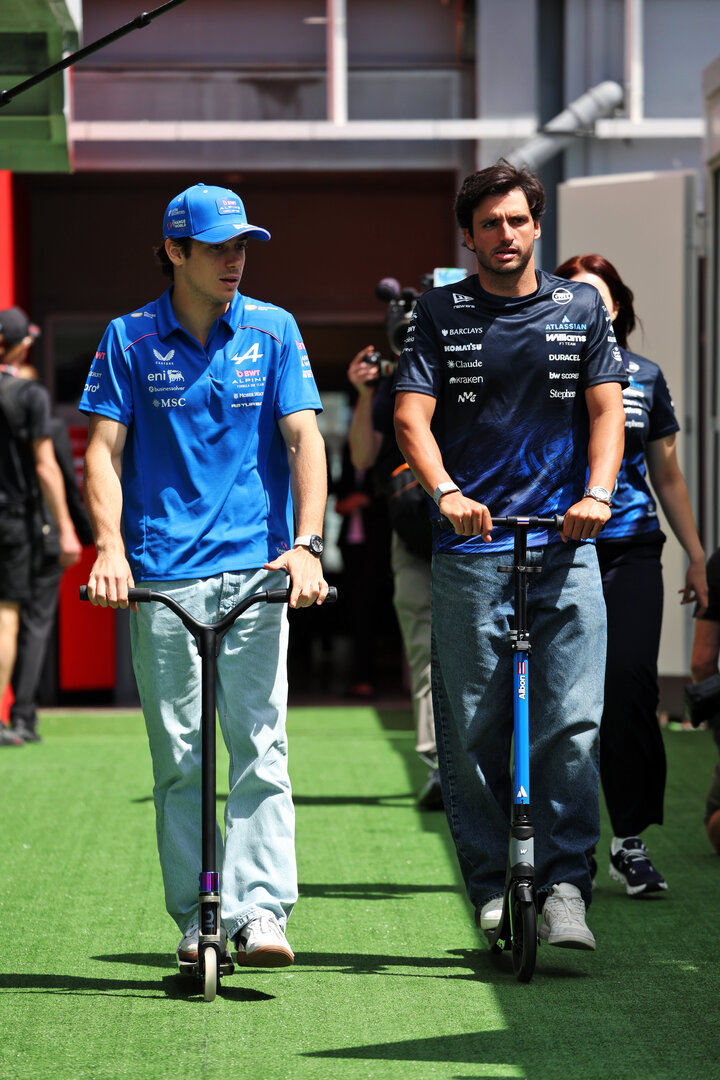 GP CATALUNYA, (L to R): Franco Colapinto (ARG) Alpine F1 Team with Carlos Sainz (ESP) Williams F1 Team.
11.06.2026. Formula 1 World Championship, Rd 7, Barcelona-Catalunya Grand Prix, Barcelona, Spain, Preparation Day.
- www.xpbimages.com, EMail: requests@xpbimages.com © Copyright: Rew / XPB Images