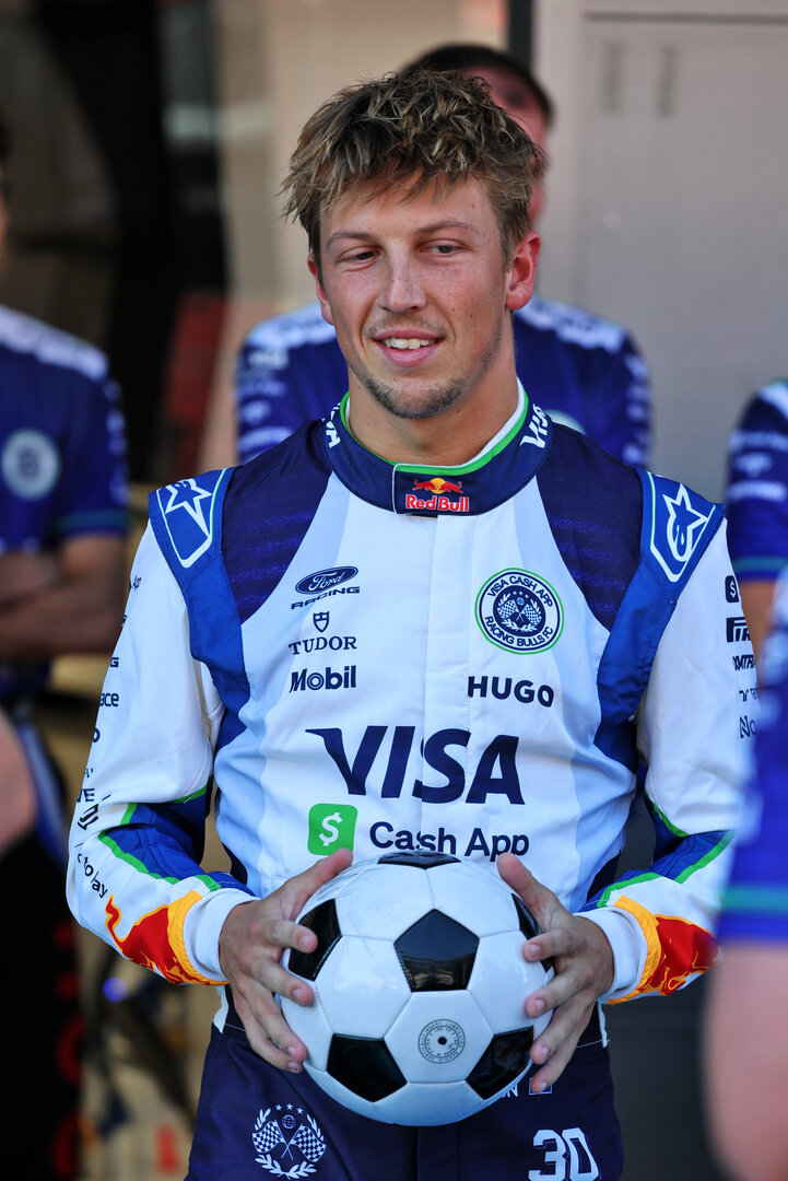 GP CATALUNYA, Liam Lawson (NZL) Racing Bulls Formula One Team at a team photograph.
11.06.2026. Formula 1 World Championship, Rd 7, Barcelona-Catalunya Grand Prix, Barcelona, Spain, Preparation Day.
- www.xpbimages.com, EMail: requests@xpbimages.com © Copyright: Batchelor / XPB Images